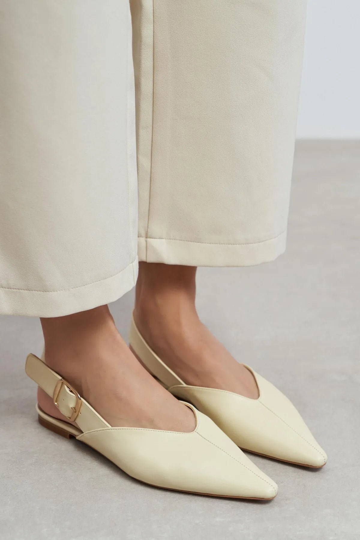 BENETO Butter Yellow Matte Pointed Toe Belt Detail Women’s Ballet Flats