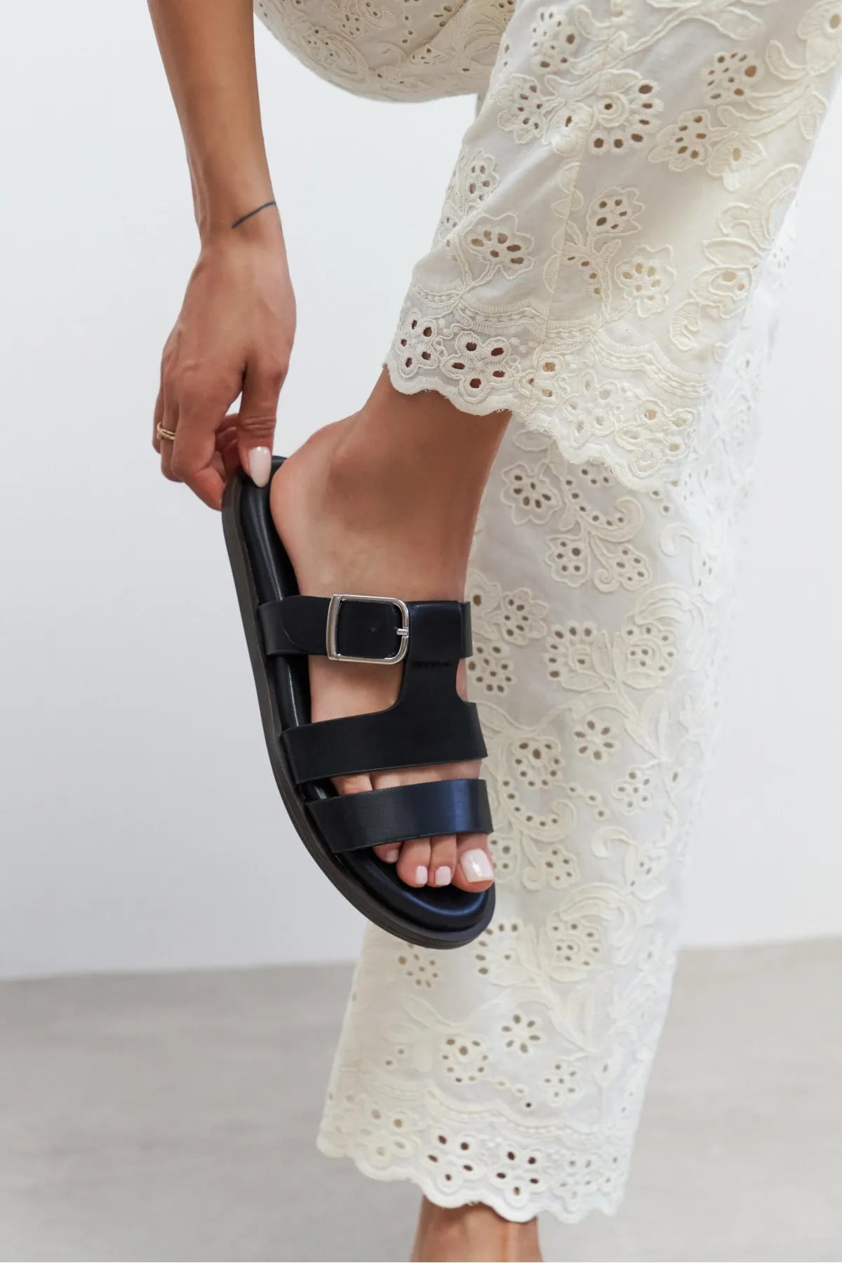 SPIRIT Black Matte Buckle Detail Flat Women’s Slippers