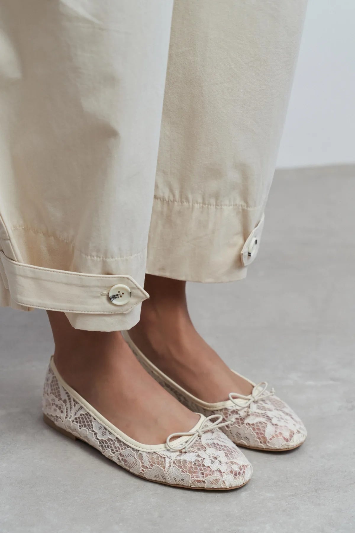 MAGNI Beige Lace Embroidered Bow Detail Women’s Ballet Flats