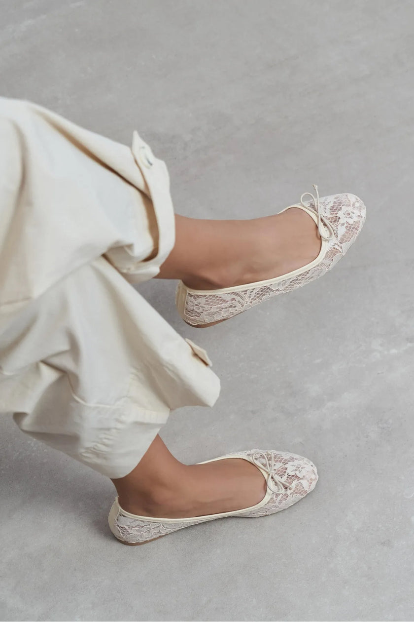 MAGNI Beige Lace Embroidered Bow Detail Women’s Ballet Flats