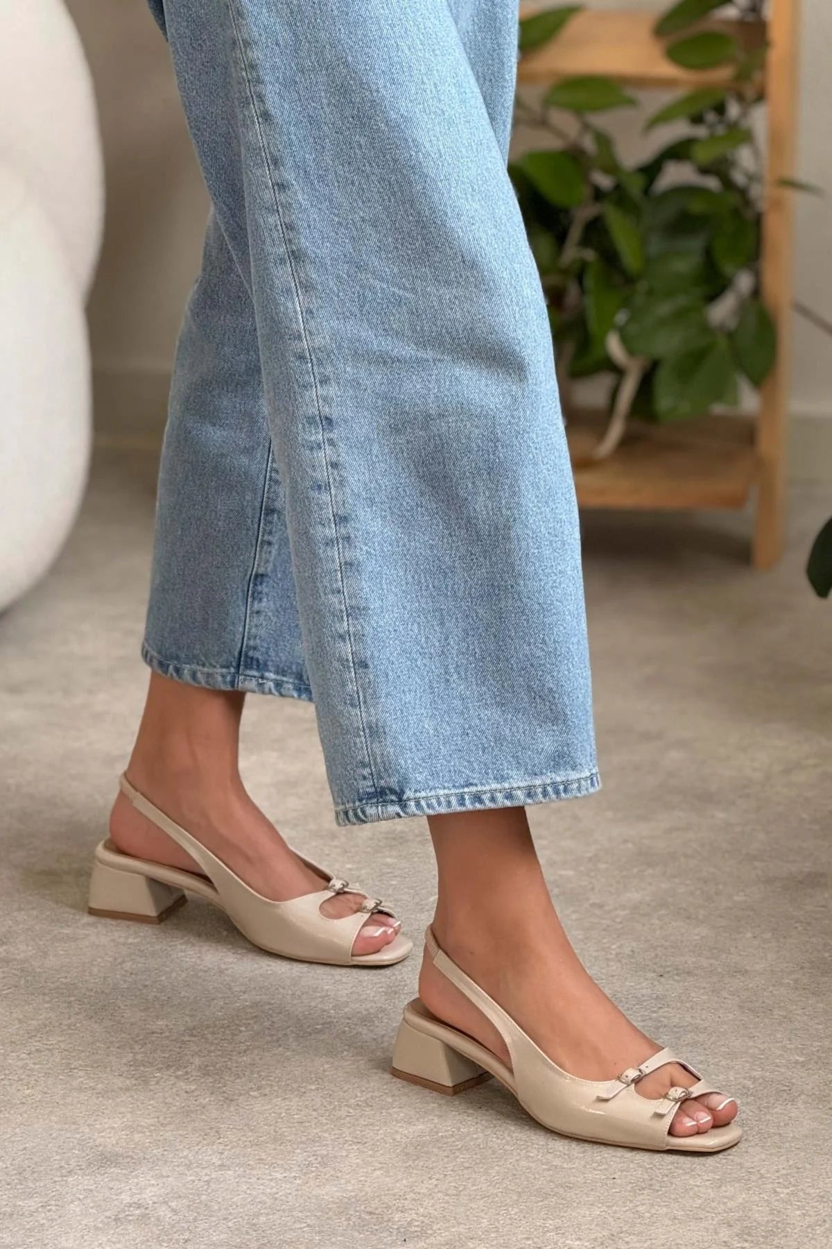 Ernest Beige Wrinkled Matte Belt Detailed Short Heeled Women's Sandals