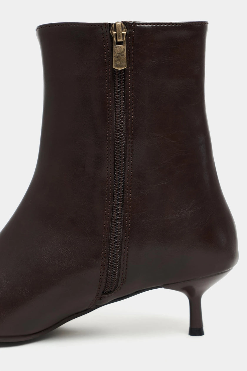 SHAW BROWN RUSTIC PATTERNED ZIPPER DETAIL POINTED TOE WOMEN'S HIGH-HEEL BOOTS