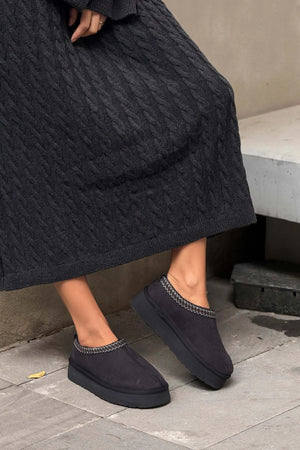 SWEET BLACK SUEDE FLAT-SOLED HOME SLIPPERS WITH FUR INSIDE