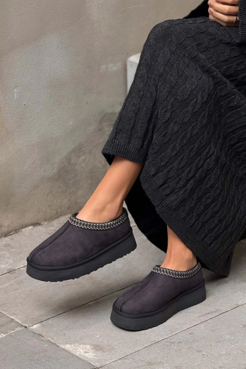 SWEET BLACK SUEDE FLAT-SOLED HOME SLIPPERS WITH FUR INSIDE