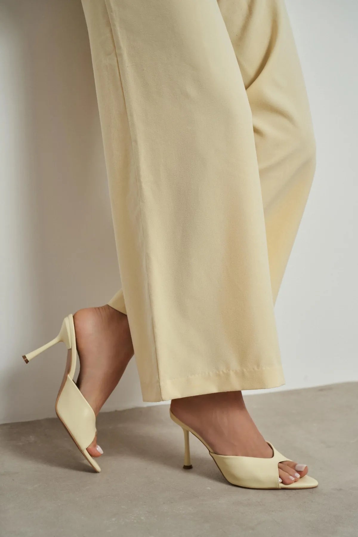 RODI Butter Yellow Matte Pointed Toe Women’s Thin Heel Mule Sandals | FOOTWEAR | Heels | Slipper | Lebbse RODI Butter Yellow Matte Pointed Toe Women’s Thin Heel Mule Sandals | FOOTWEAR | Heels | Slipper | Lebbse
