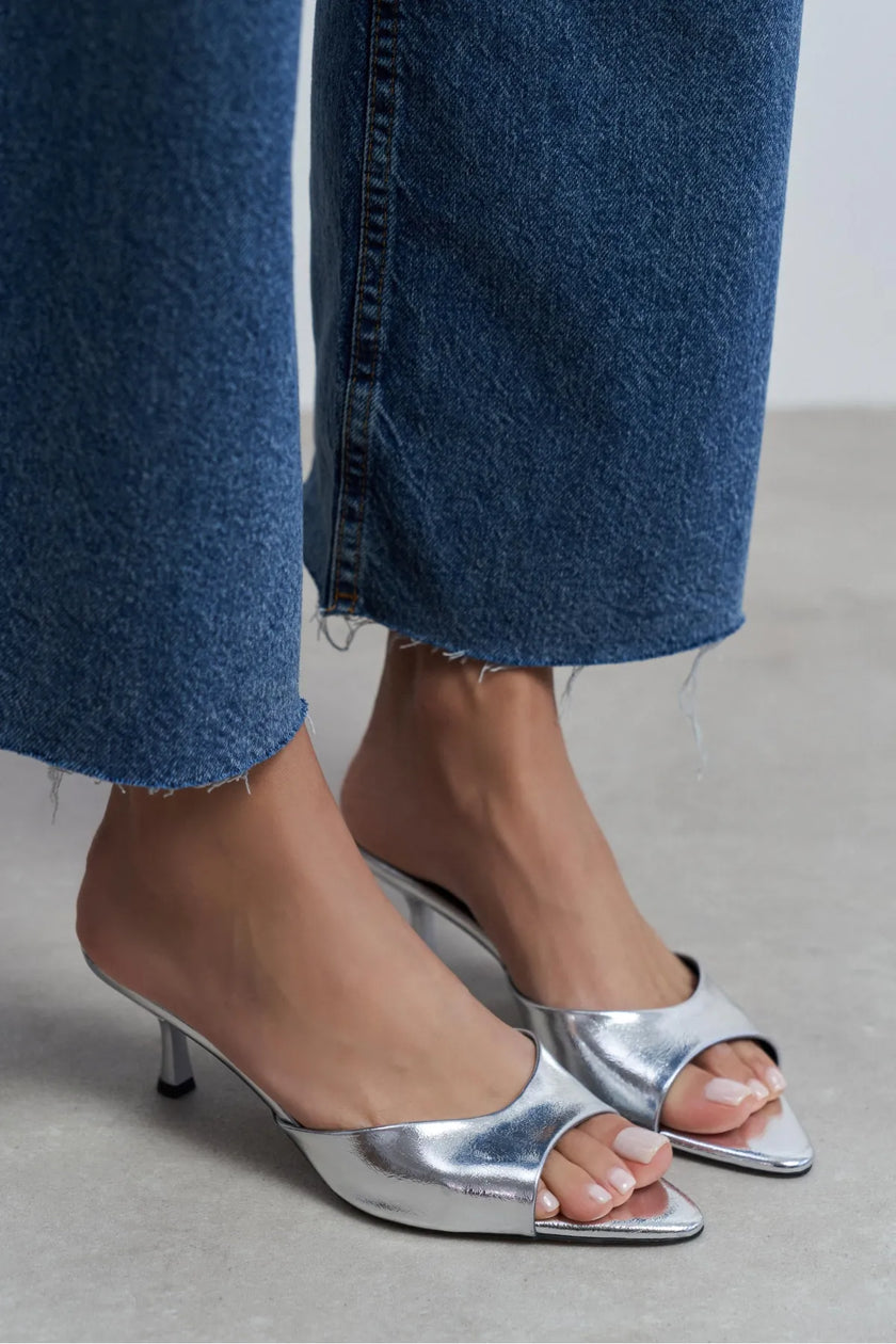PROMISE Silver Patterned Pointed-Toe Women’s Slim Heel Slipper
