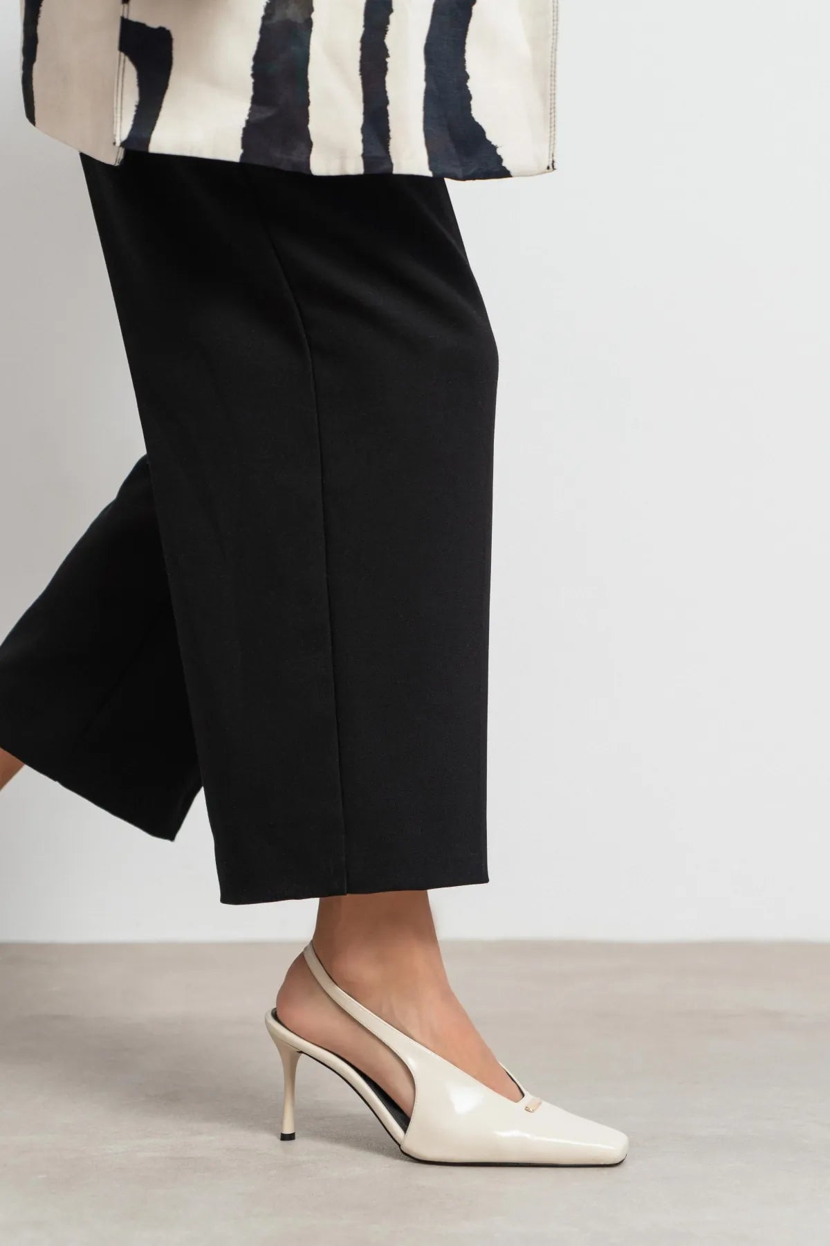 TIGY Beige Rustic Patterned Closed Toe Back Strap Buckle Detail Women’s Heel Shoes