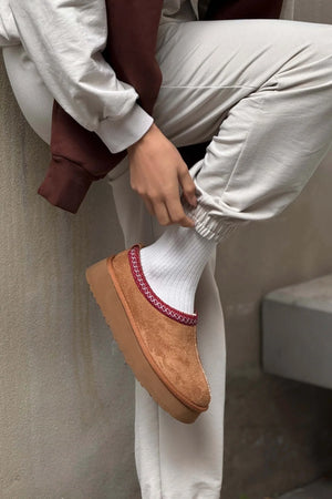 SWEET TANNED SUEDE FLAT-SOLED HOME SLIPPERS WITH FUR INSIDE