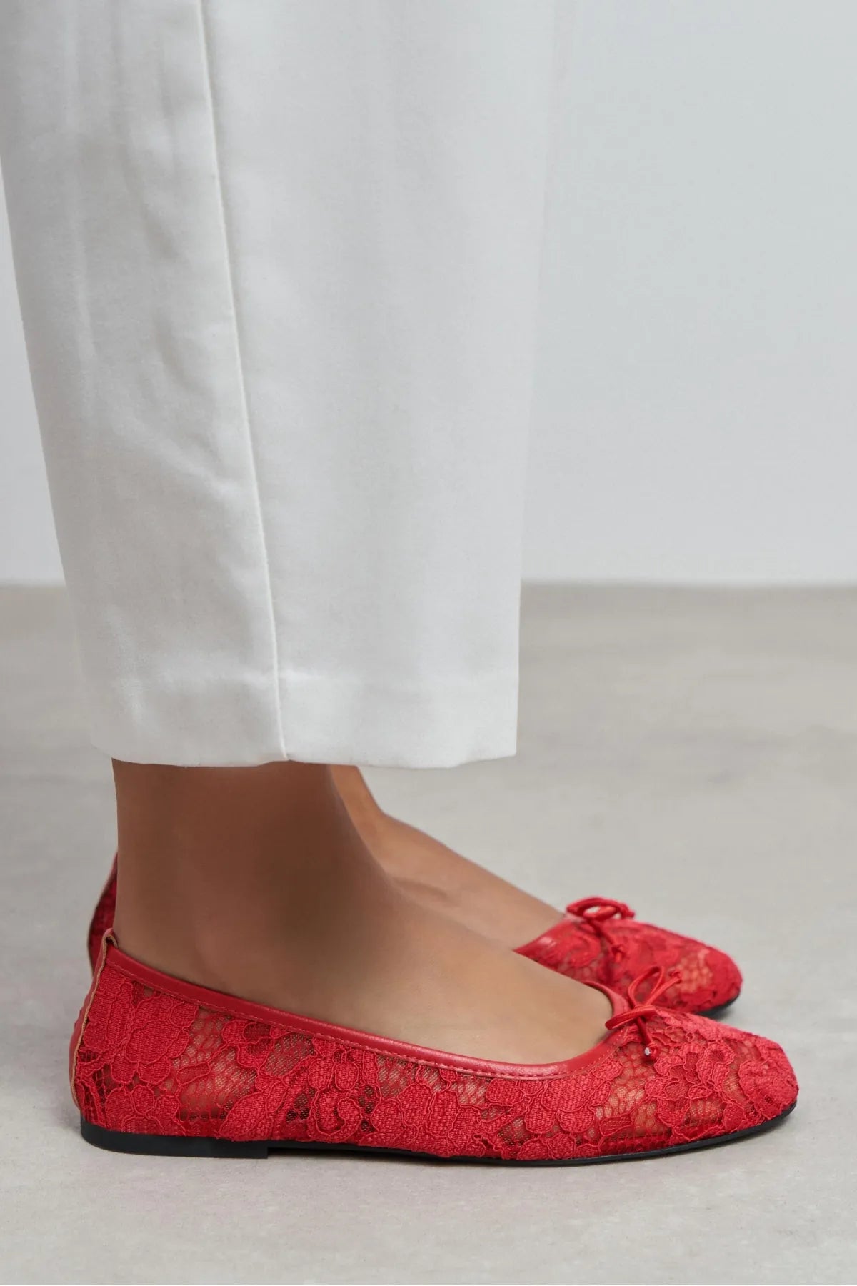 MAGNI RED LACE EMBROIDERED BOW DETAIL WOMEN’S BALLET FLATS