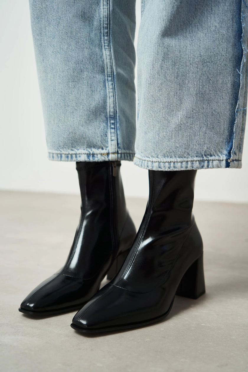 NIXIE BLACK MATTE STRETCH DETAIL THICK-HEEL WOMEN'S BOOTS