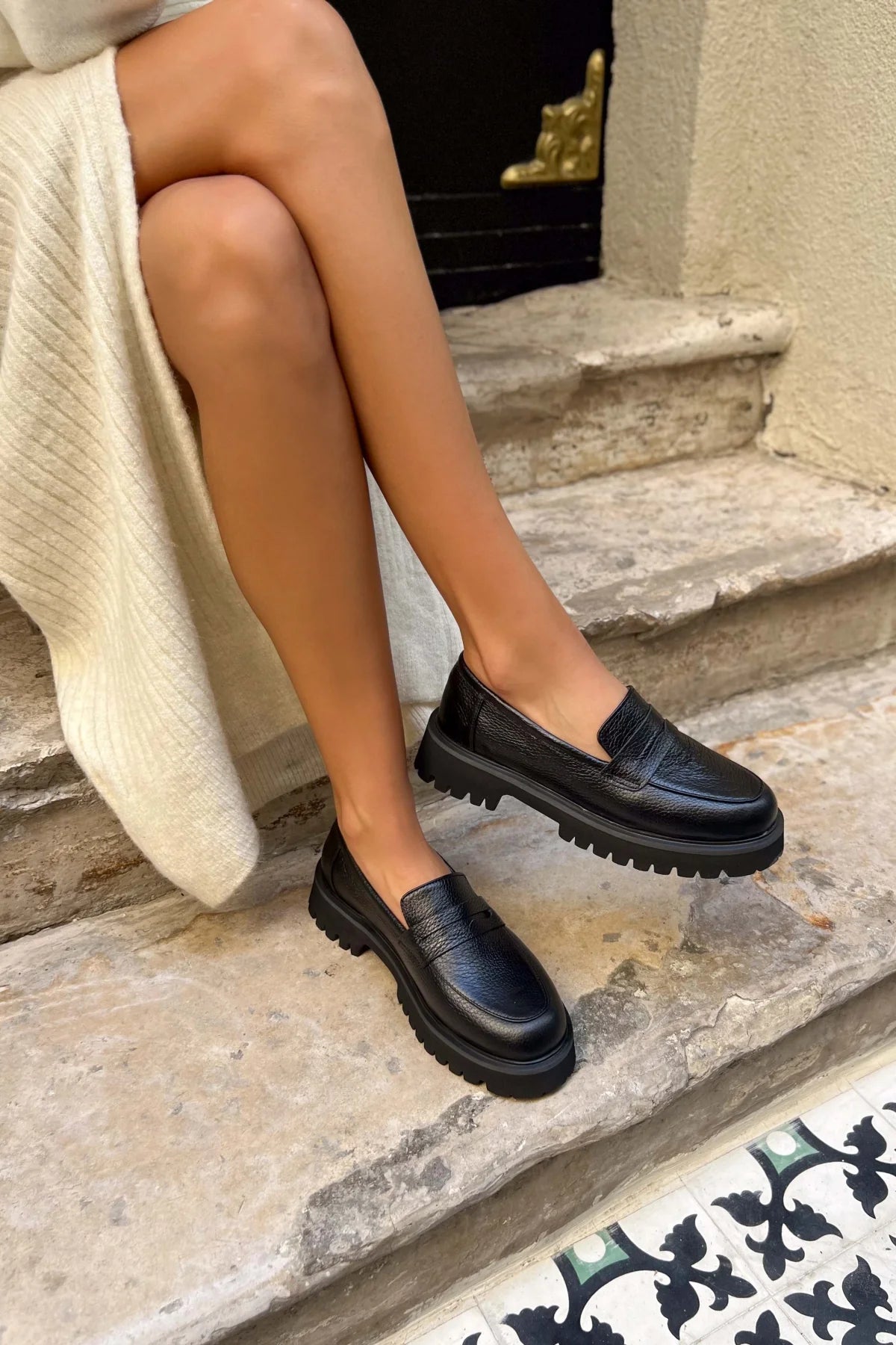 QUEENA BLACK THICK SOLE DETAIL WOMEN'S SHOES