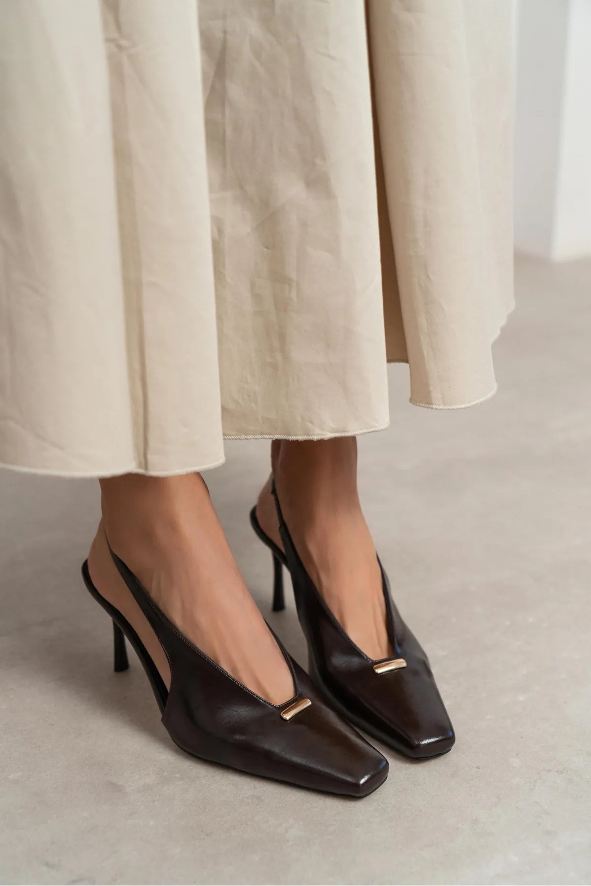 TIGY Coffee Rustic Patterned Closed Toe Back Strap Buckle Detail Women’s Heel Shoes