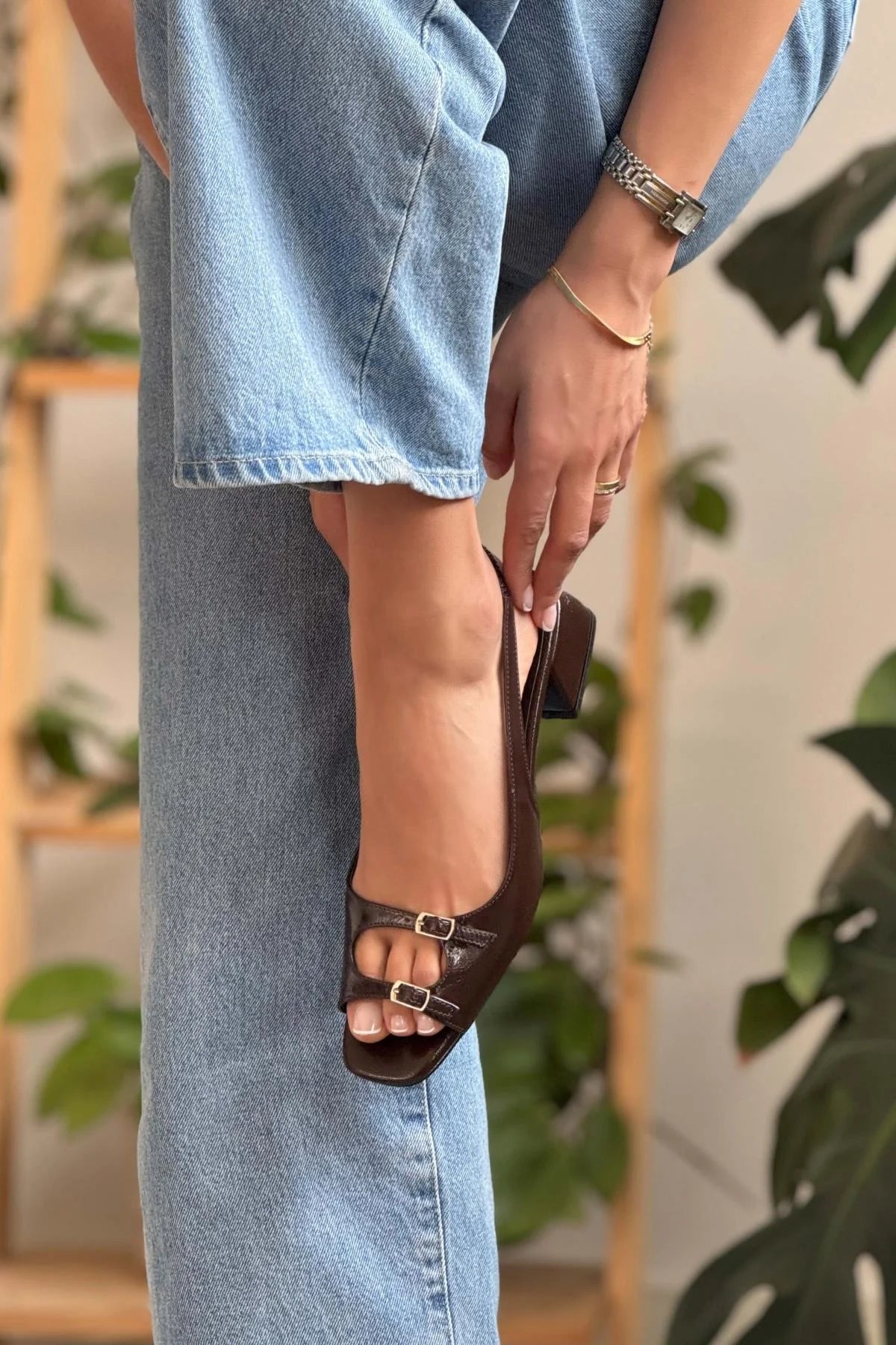 Ernest Coffee Wrinkled Matte Belt Detailed Short Heeled Women's Sandals