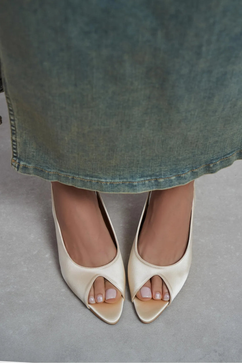 SALVA Butter Yellow Satin Pointed Toe Open Front Women’s Heels