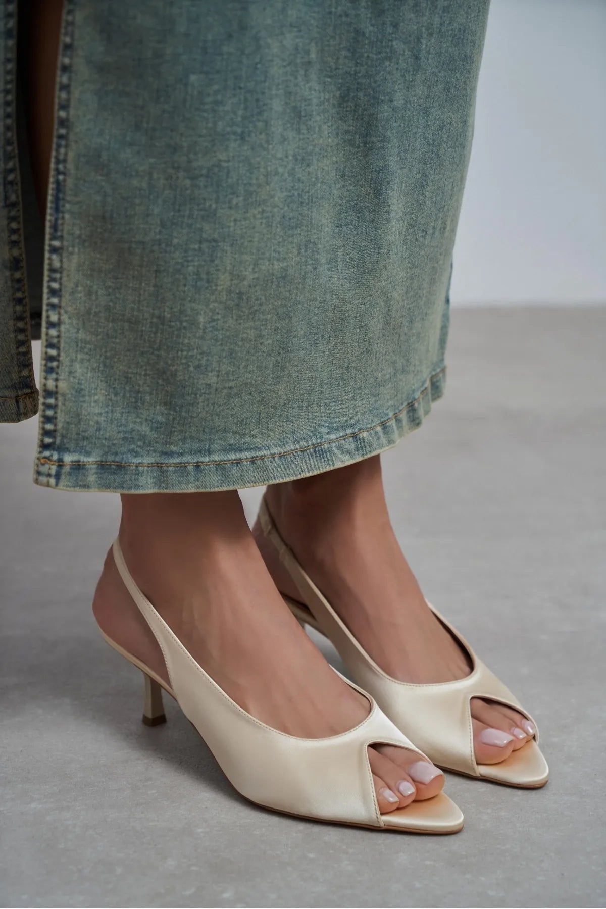 SALVA Butter Yellow Satin Pointed Toe Open Front Women’s Heels