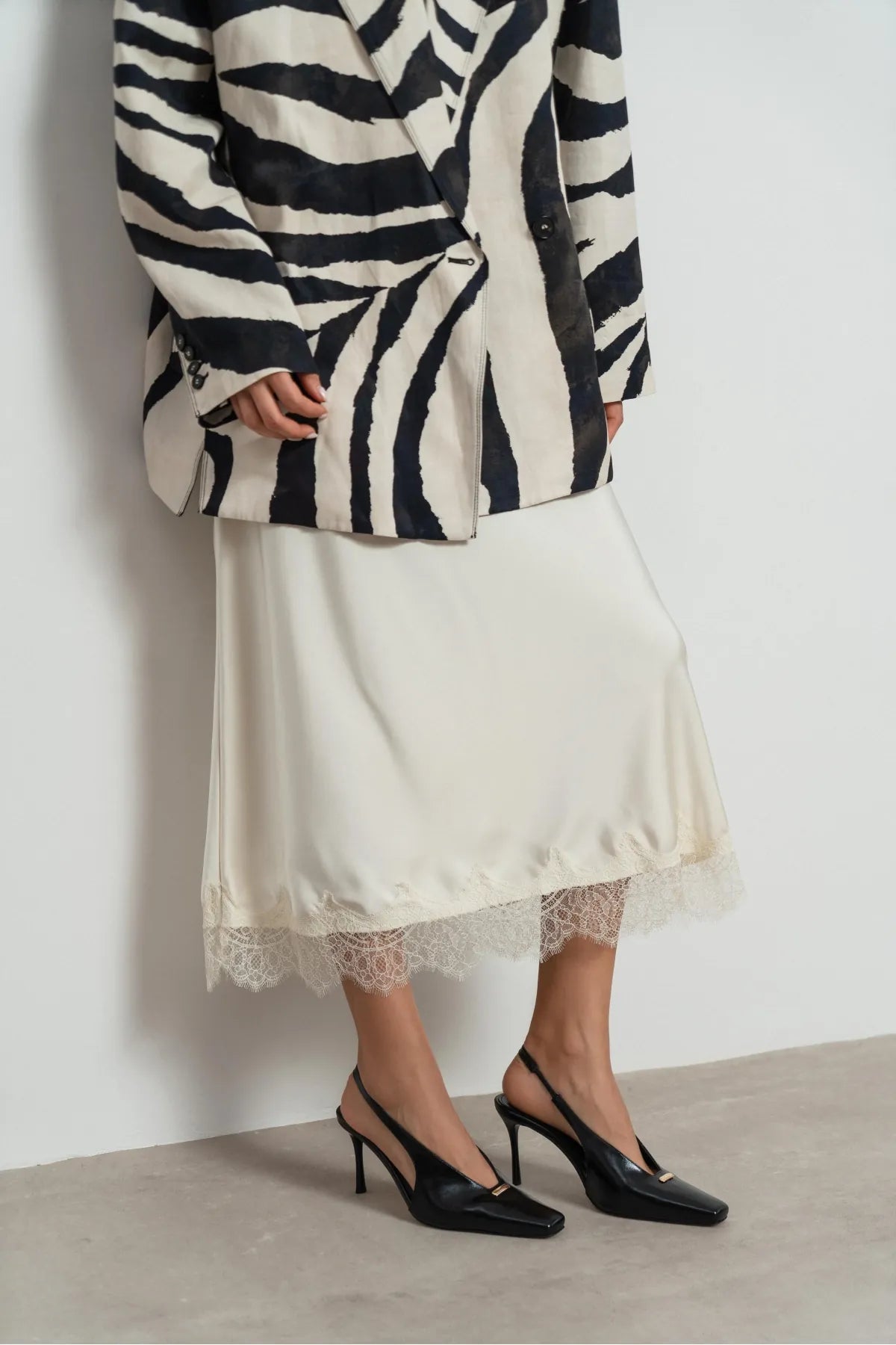 TIGY Black Rustic Patterned Closed Toe Back Strap Buckle Detail Women’s Heel Shoes