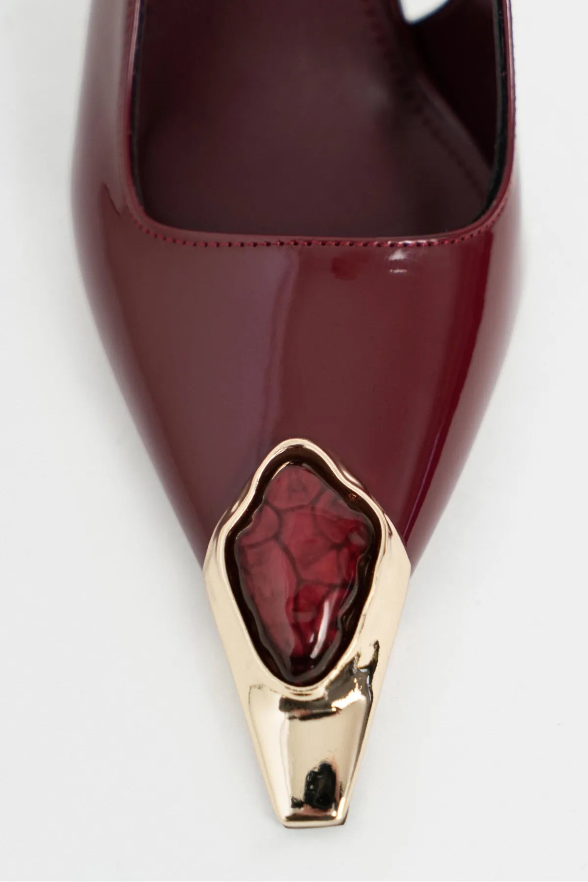 VIPER Burgundy Patent Leather Gold Frame Stone Accessory Pointed Toe Women’s Heel Shoes