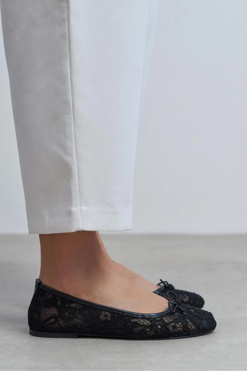 MAGNI Black Lace Embroidered Bow Detail Women’s Ballet Flats