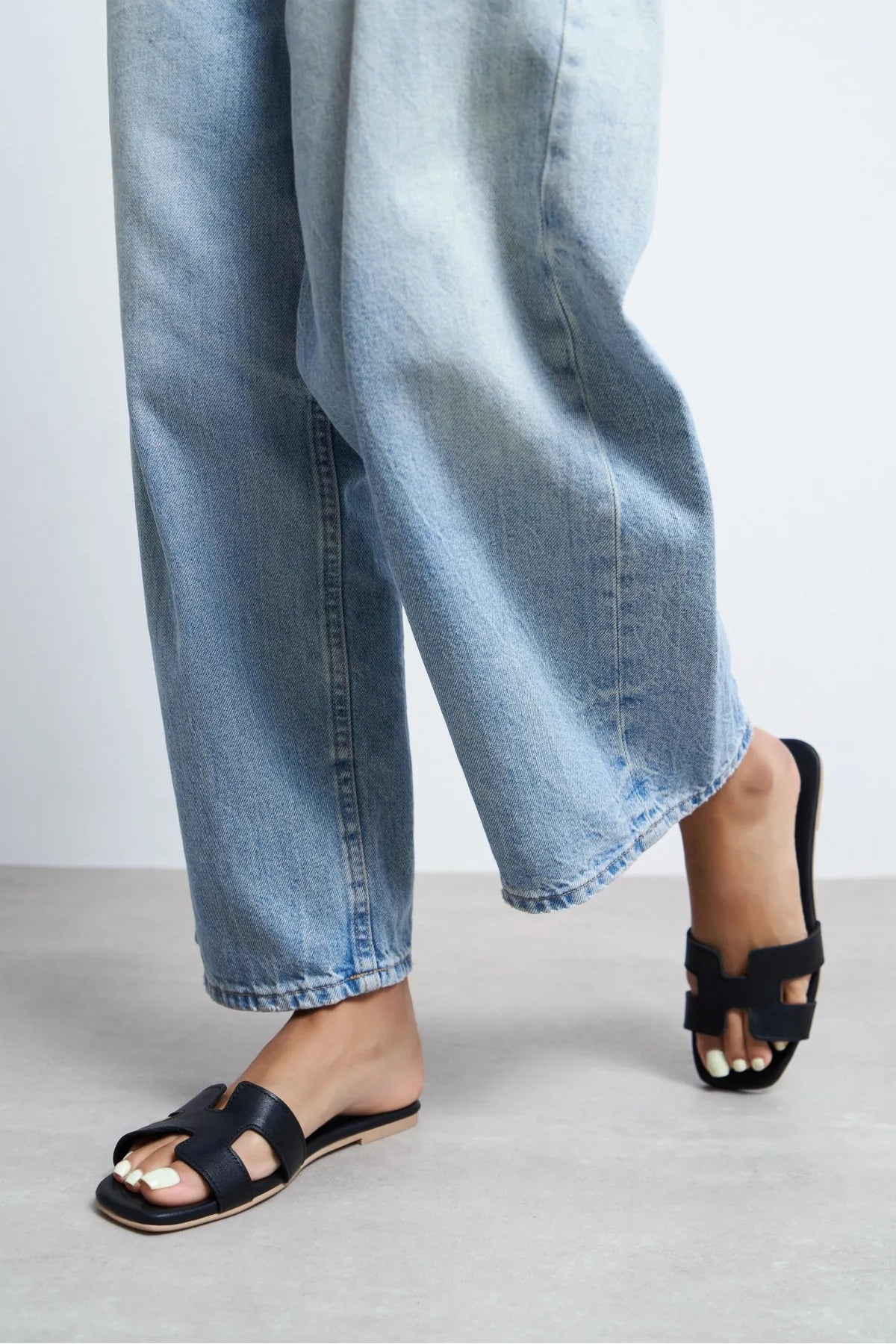 Mavora Black Matte Leather H-Band Women's Slippers