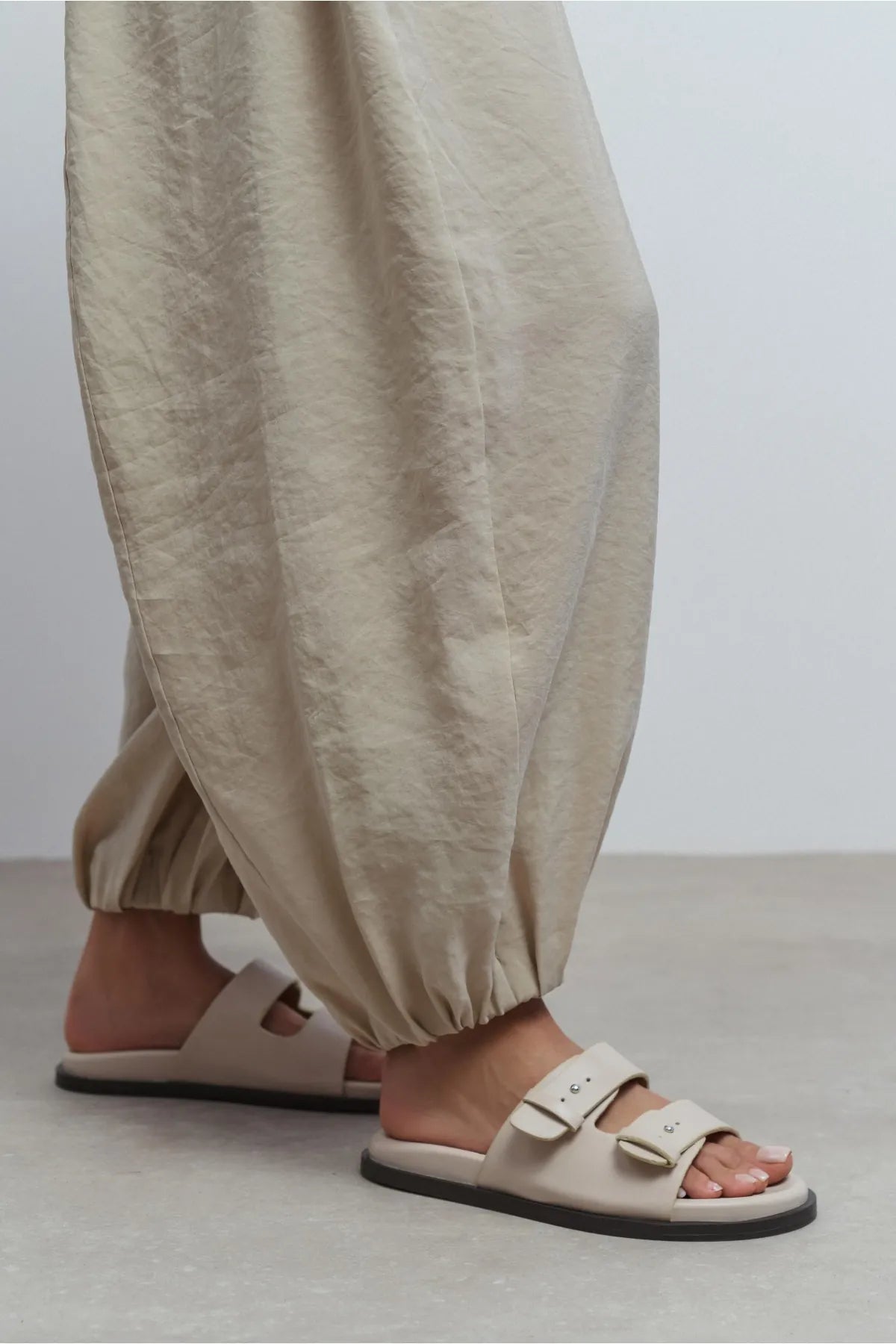CUTE Beige Rustic Double Strap Flat Sole Women’s Slippers