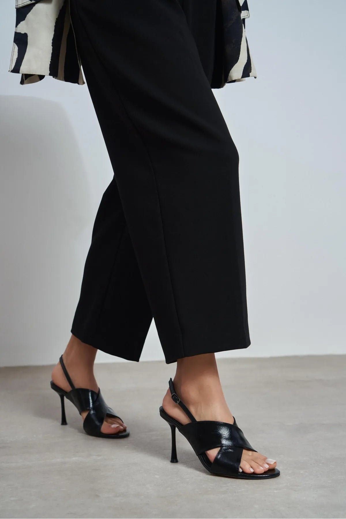 ZOYA Black Crinkled Cross Strap Women’s Thin Heel Sandals