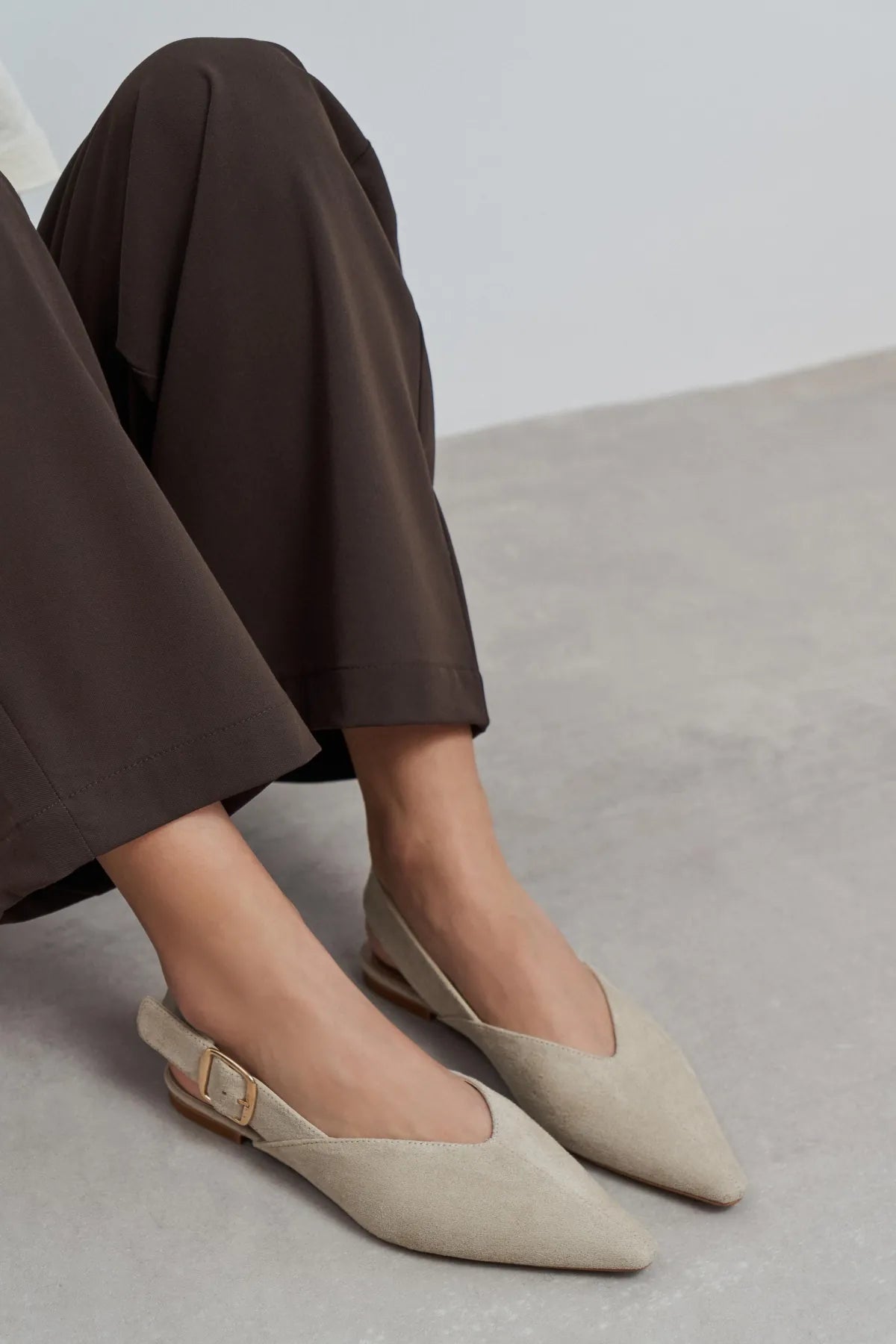 BENETO Beige Suede Pointed Toe Belt Detail Women’s Ballet Flats