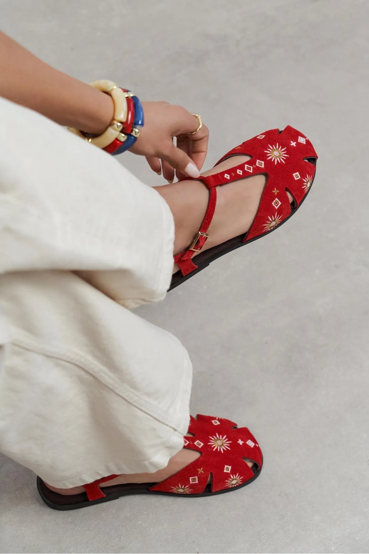 UTYA RED SUEDE Leather Embroidery Detail Flat Women’s Sandals | FOOTWEAR | SANDALET | Lebbse UTYA RED SUEDE Leather Embroidery Detail Flat Women’s Sandals | FOOTWEAR | SANDALET | Lebbse