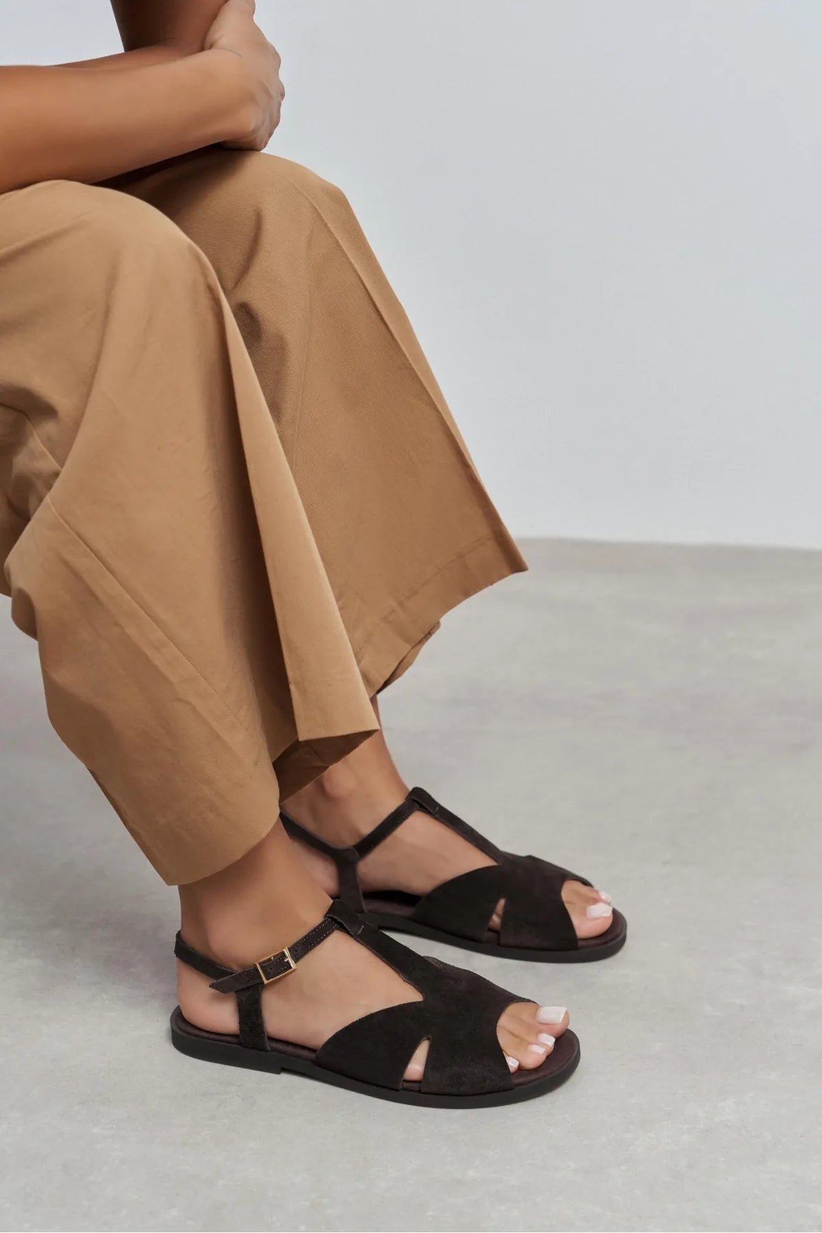 DESSAS BITTER BROWN SUEDE GENUINE LEATHER BUCKLE DETAIL WOMEN’S FLAT OPEN-TOE SANDALS