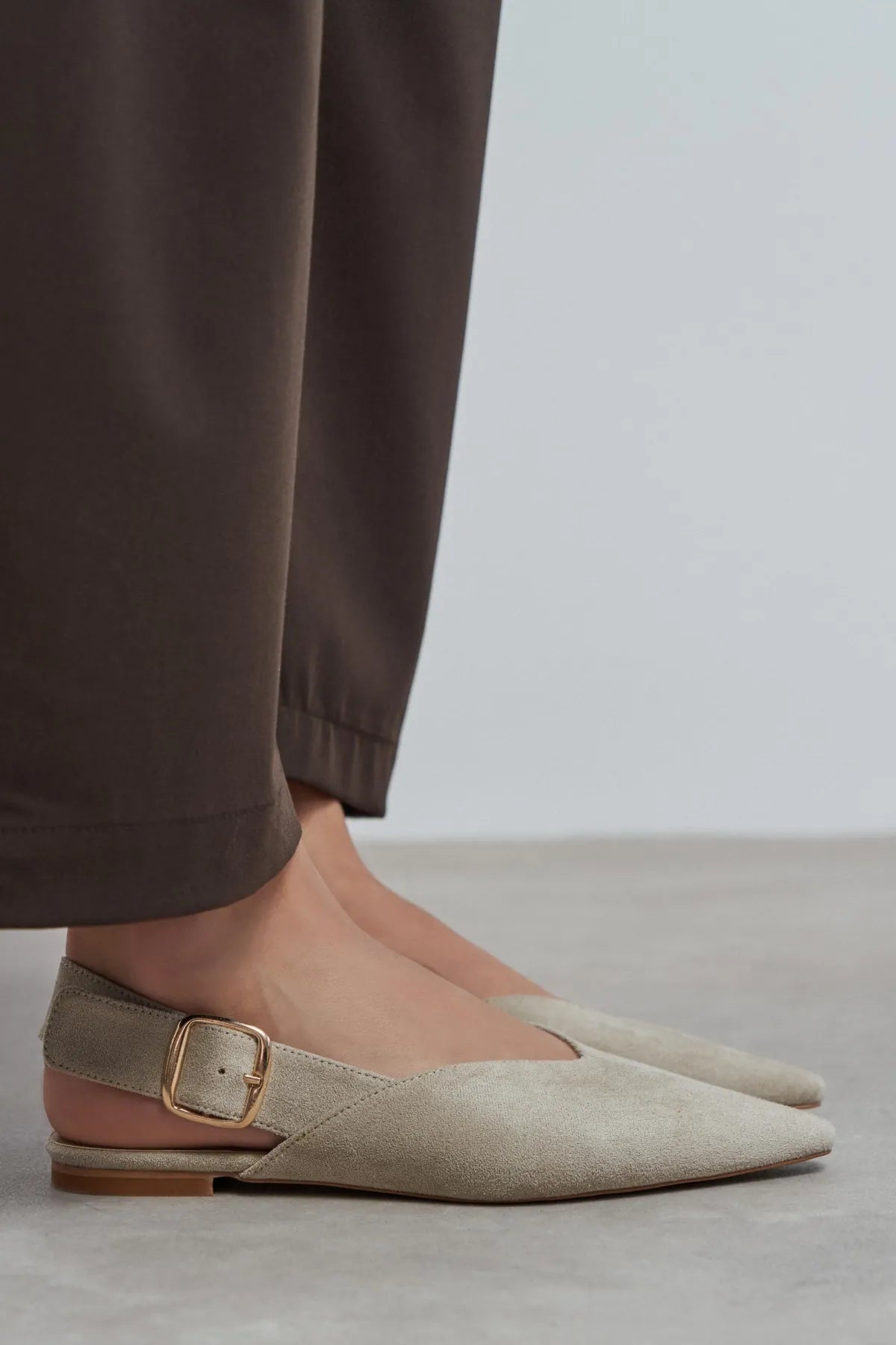 BENETO Beige Suede Pointed Toe Belt Detail Women’s Ballet Flats