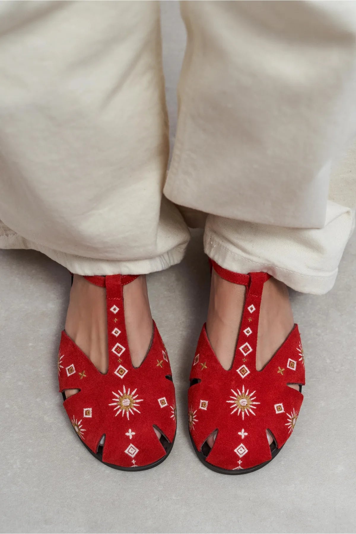 UTYA RED SUEDE Leather Embroidery Detail Flat Women’s Sandals | FOOTWEAR | SANDALET | Lebbse UTYA RED SUEDE Leather Embroidery Detail Flat Women’s Sandals | FOOTWEAR | SANDALET | Lebbse