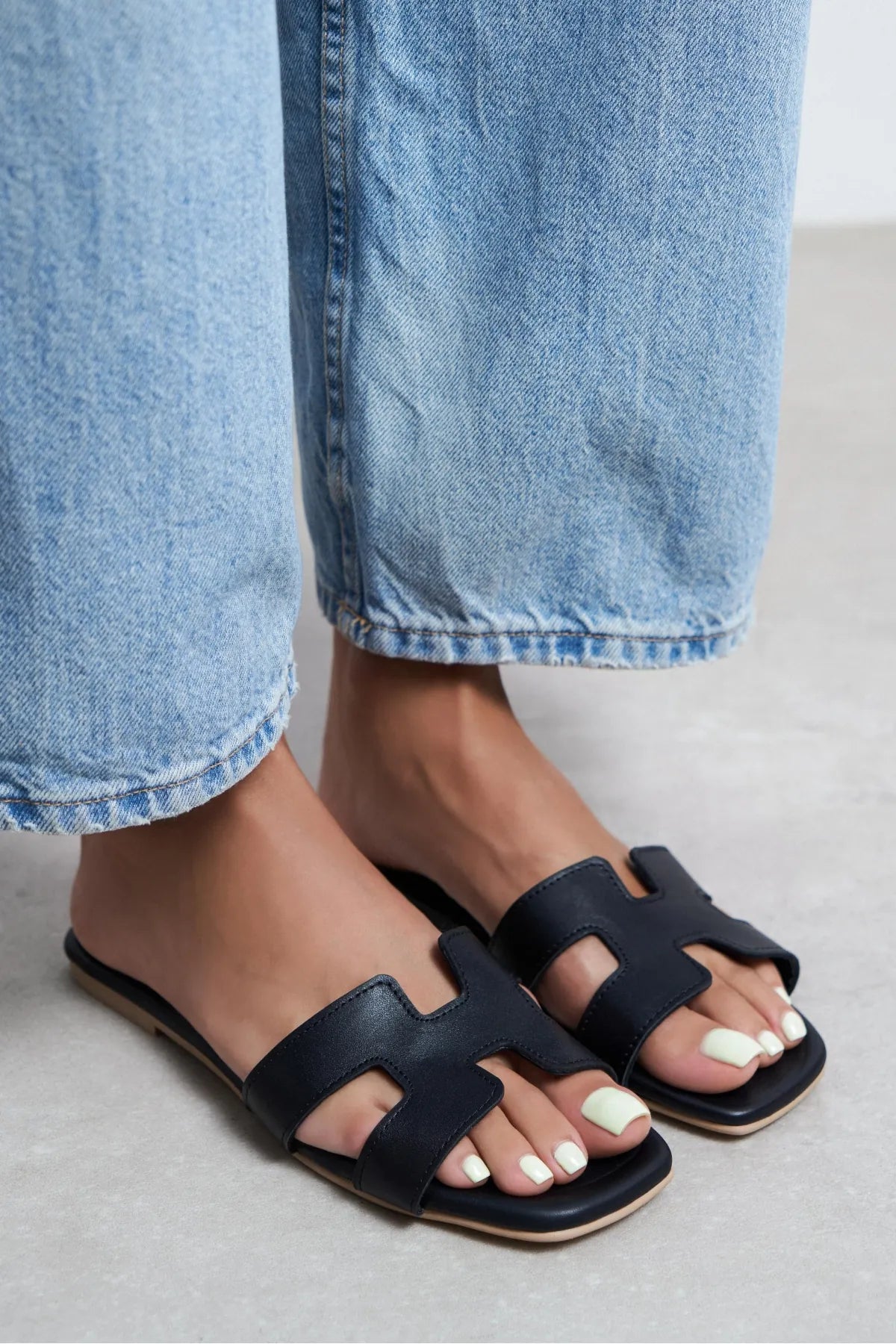 Mavora Black Matte Leather H-Band Women's Slippers