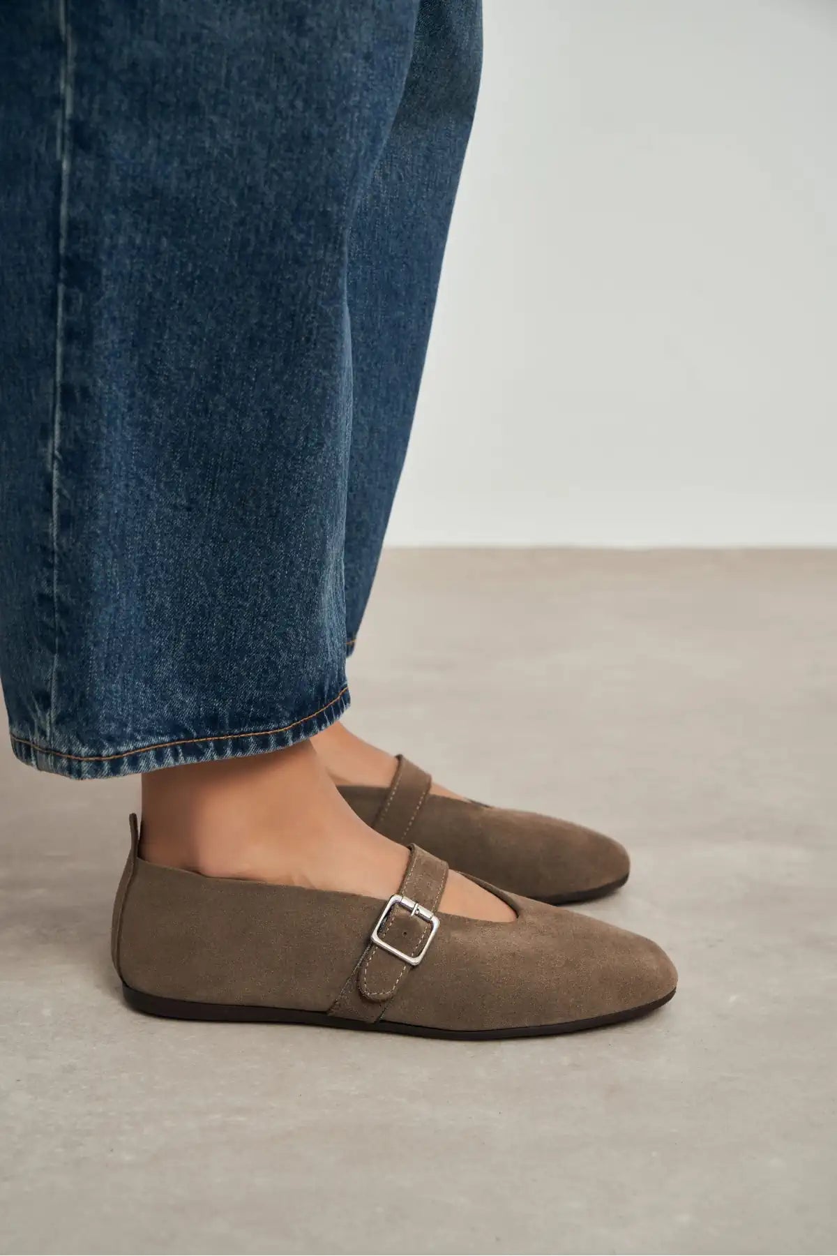 MERA DARK BEIGE BUCKLE DETAIL FLAT SOLE WOMEN'S BALLERINA