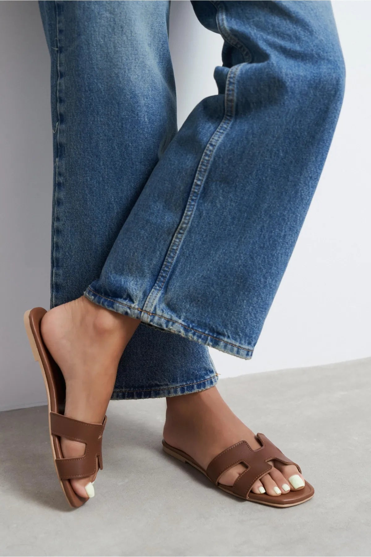Mavora Tan Matte Leather H-Band Women's Slippers