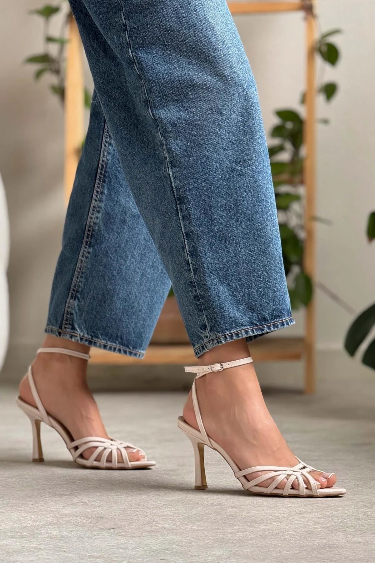 Mery Ten Patent Leather Ankle-tied Women's Heeled Sandals