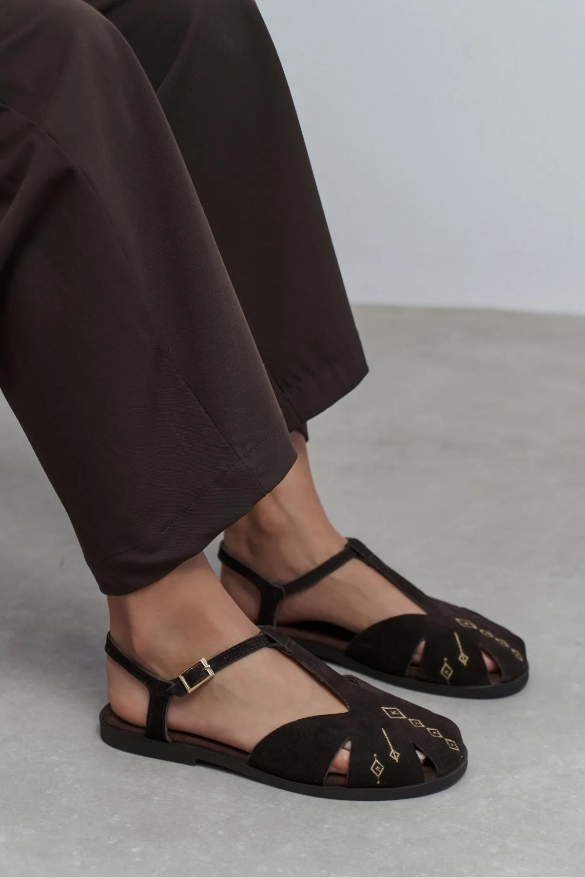 WOOD Bitter Brown Suede Leather Embroidered Flat Sole Women’s Sandals | FOOTWEAR | SANDALET | Lebbse WOOD Bitter Brown Suede Leather Embroidered Flat Sole Women’s Sandals | FOOTWEAR | SANDALET | Lebbse
