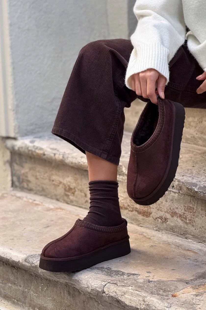 SWEET BROWN SUEDE FLAT-SOLED HOME SLIPPERS WITH FUR INSIDE