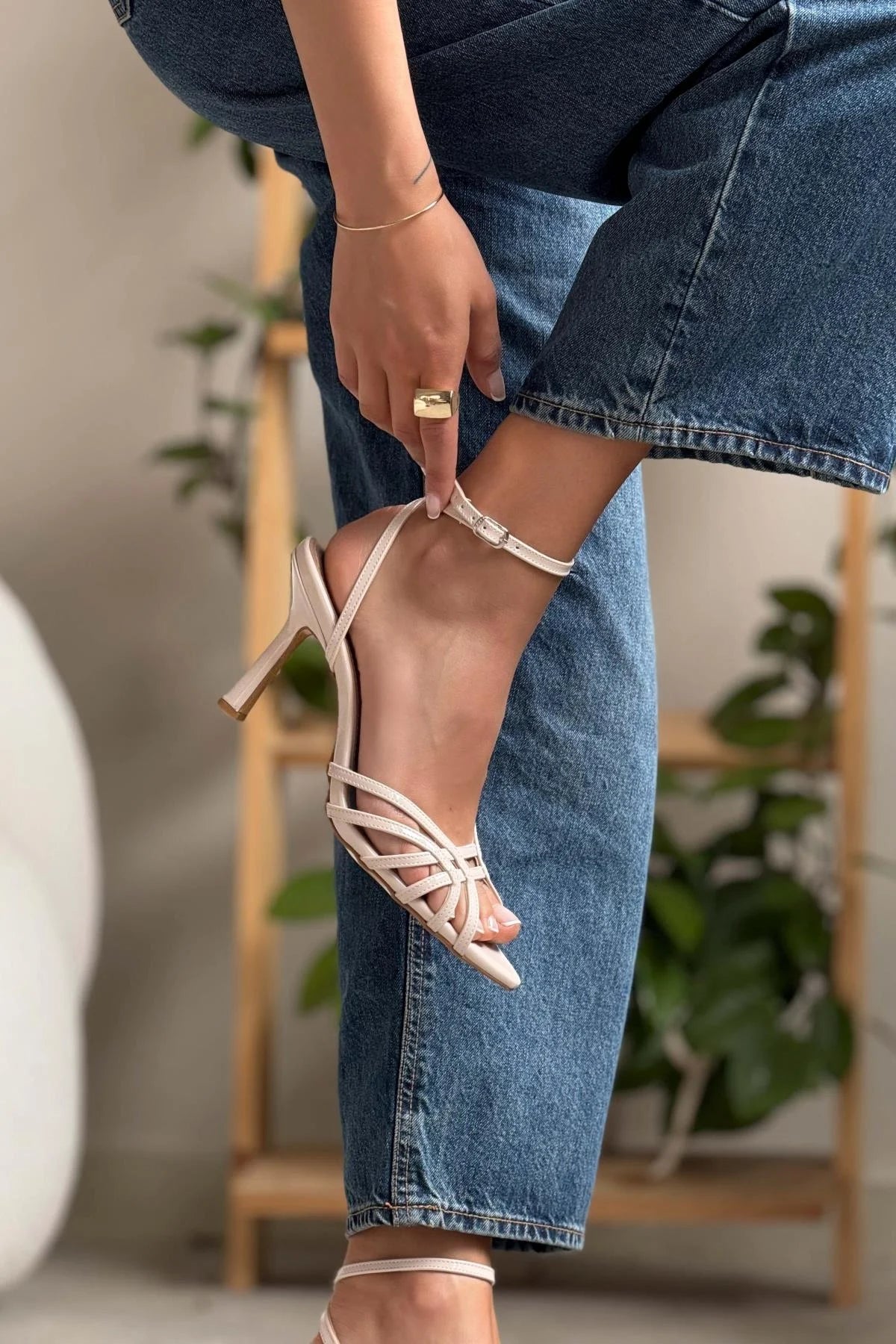 Mery Ten Patent Leather Ankle-tied Women's Heeled Sandals