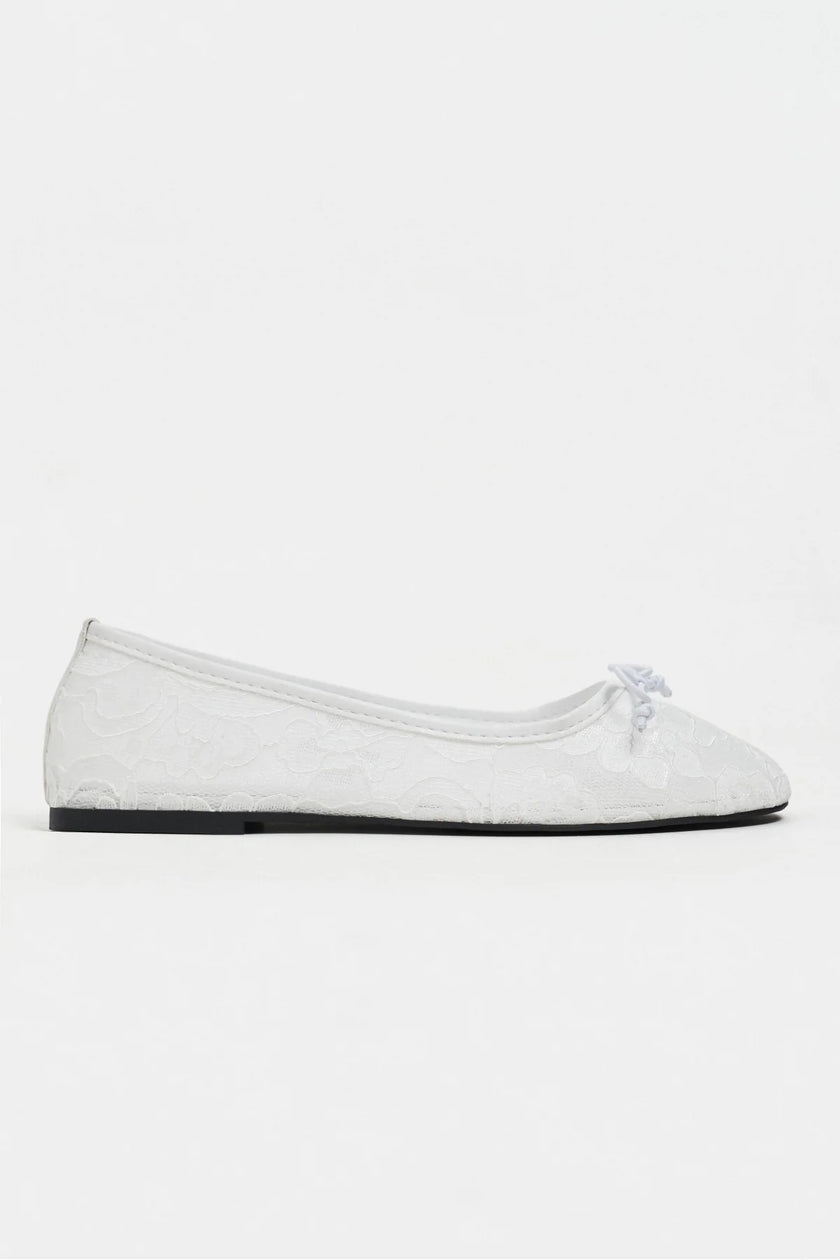 MAGNI White Lace Embroidered Bow Detail Women’s Ballet Flats