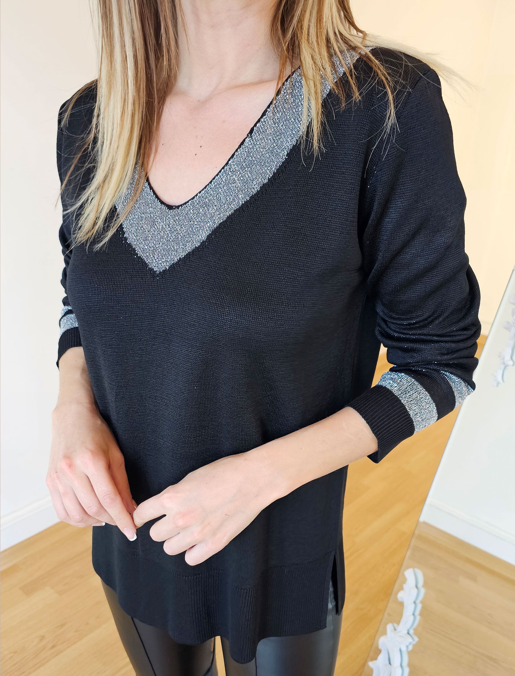 Black V Neck Sim Knitwear