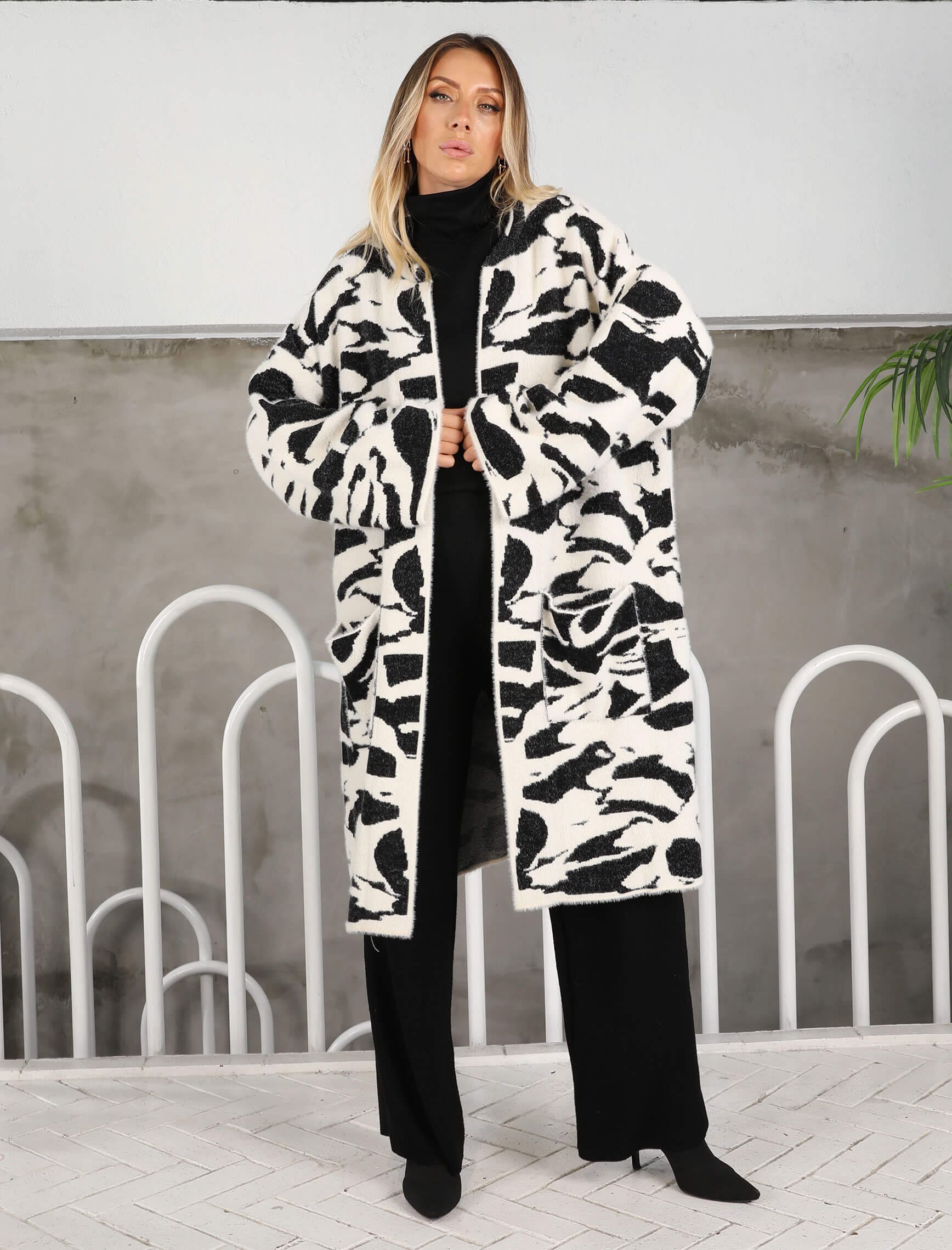 Black and White Pattern Long Soft Cardigan