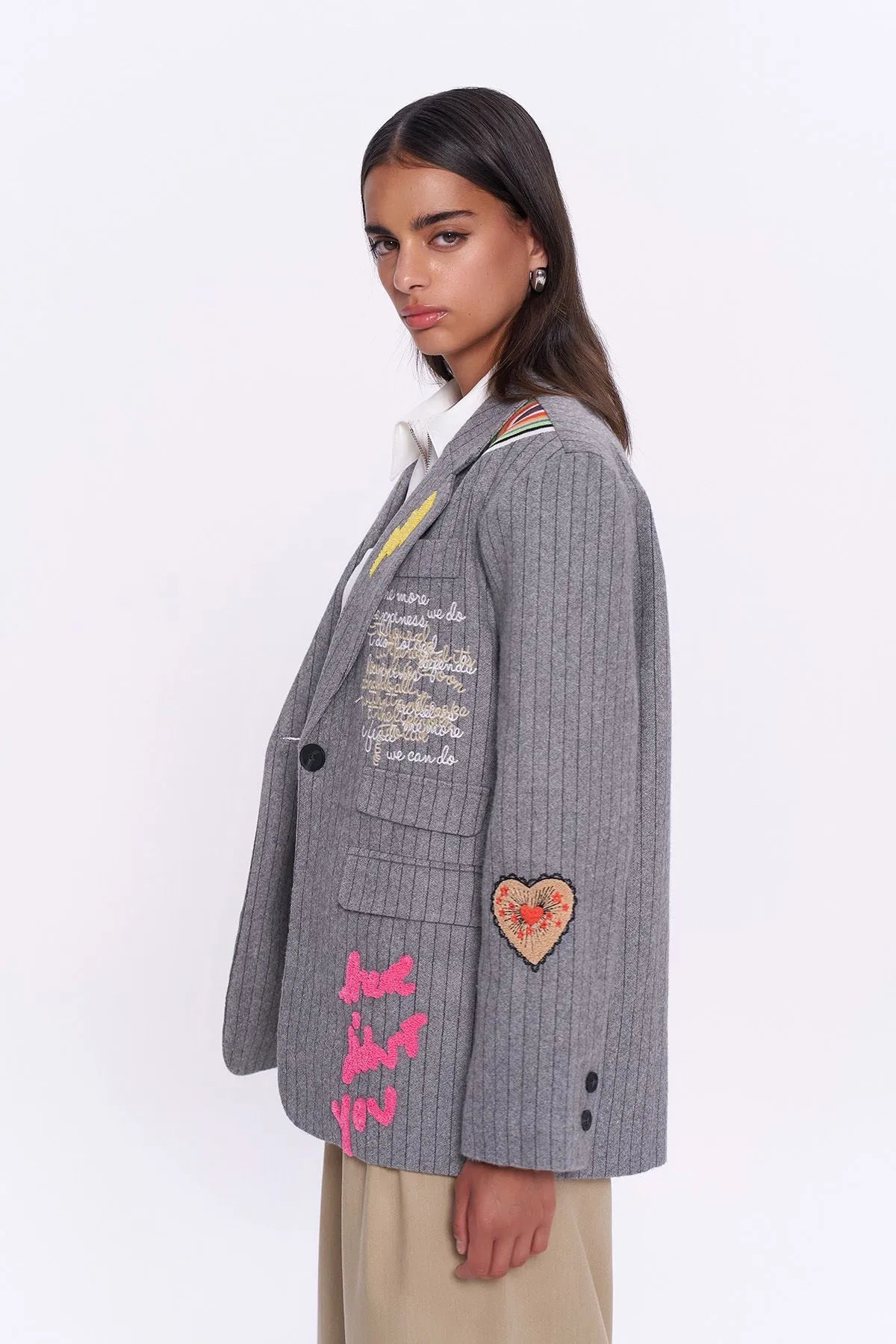 2- Gray Embroidery Sticker Blazer Jacket - جاكت بليزر حريمي مطرزة باللون الرمادي