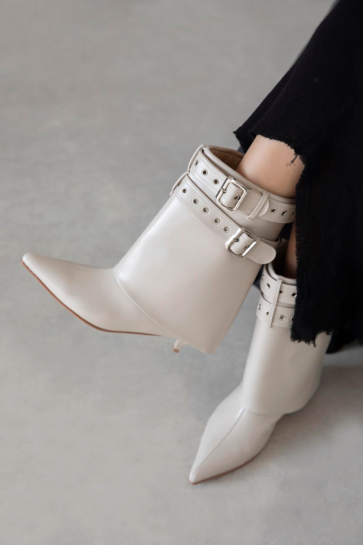 Katy Women's Accessory Detail Crinkle Leather Boots Beige