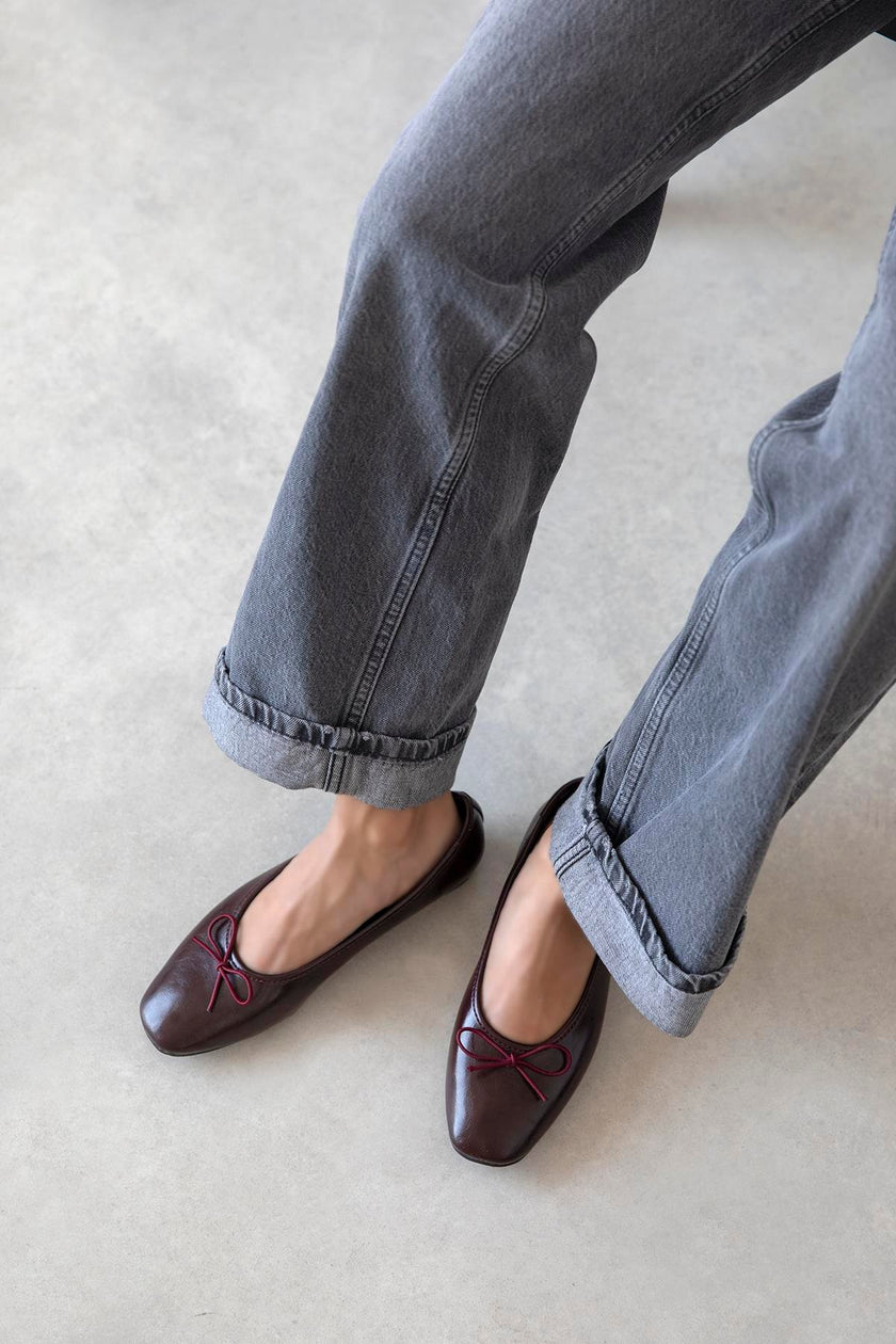 Galo Women's Bow Detail Crinkle Leather Ballerina - Burgundy