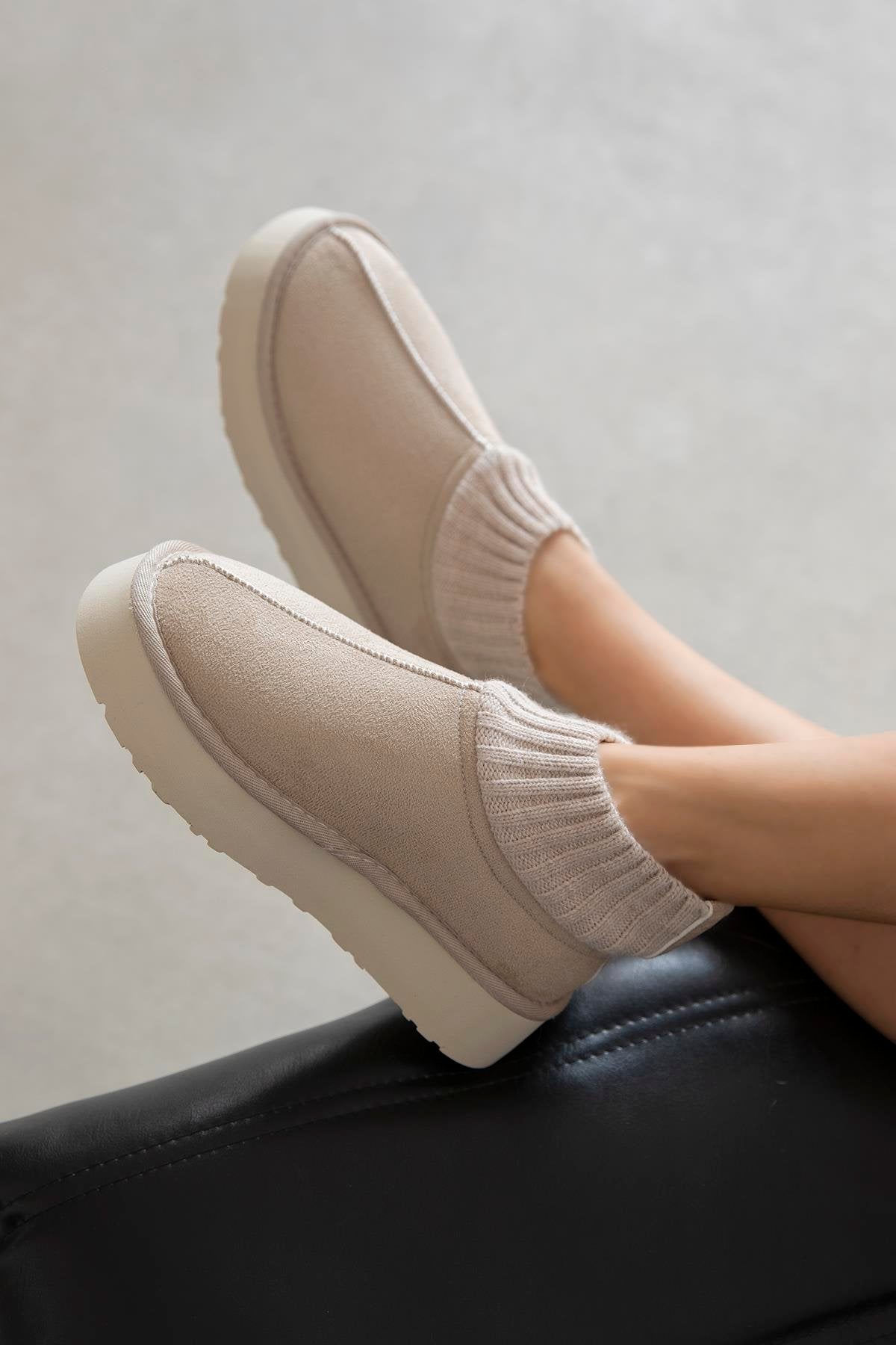 Yuki Women's Knit Detail Home Slippers - Beige