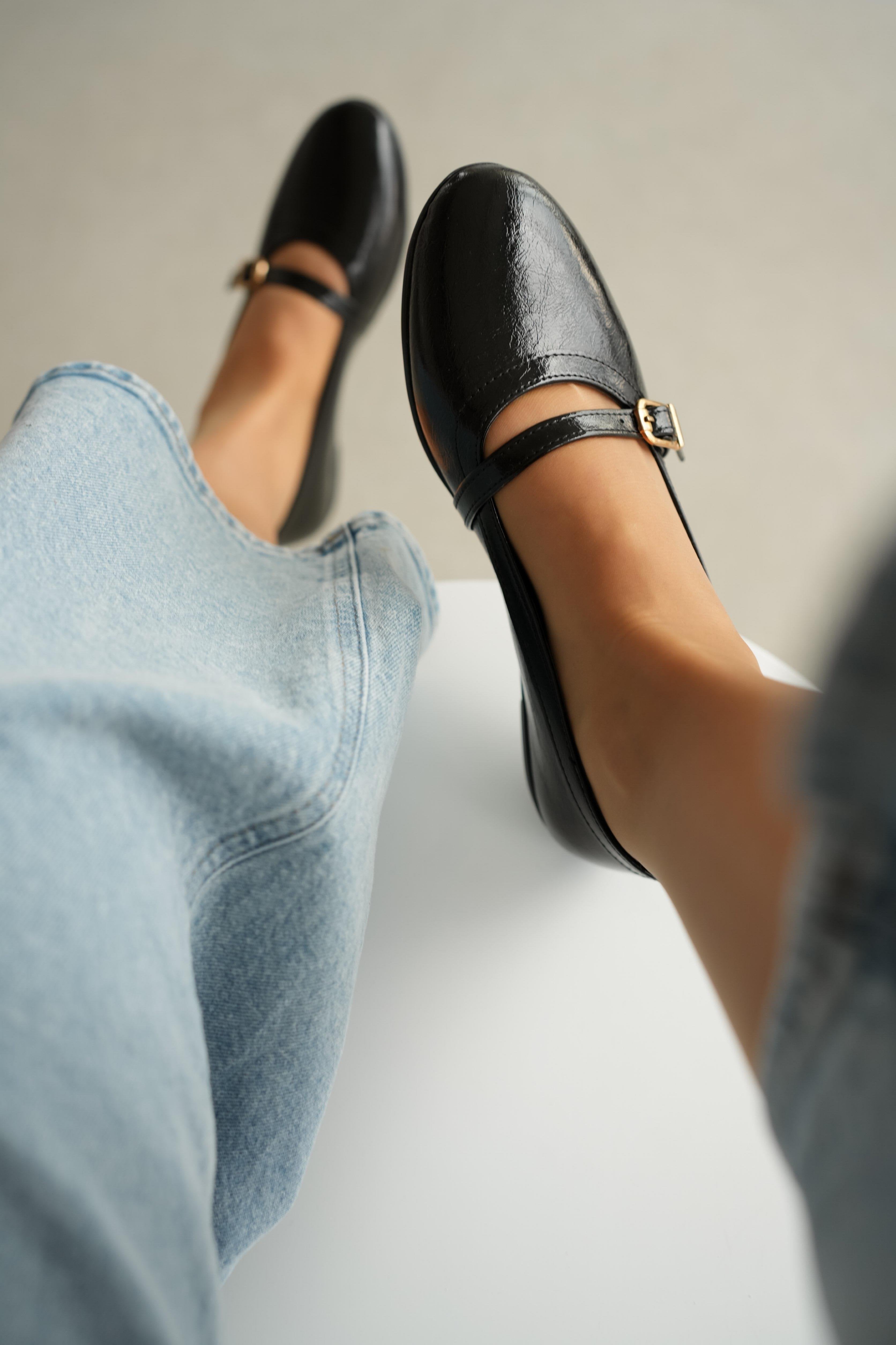 Eria Round Toe Belt Accessory Women's Ballerinas- BLACK LEATHER