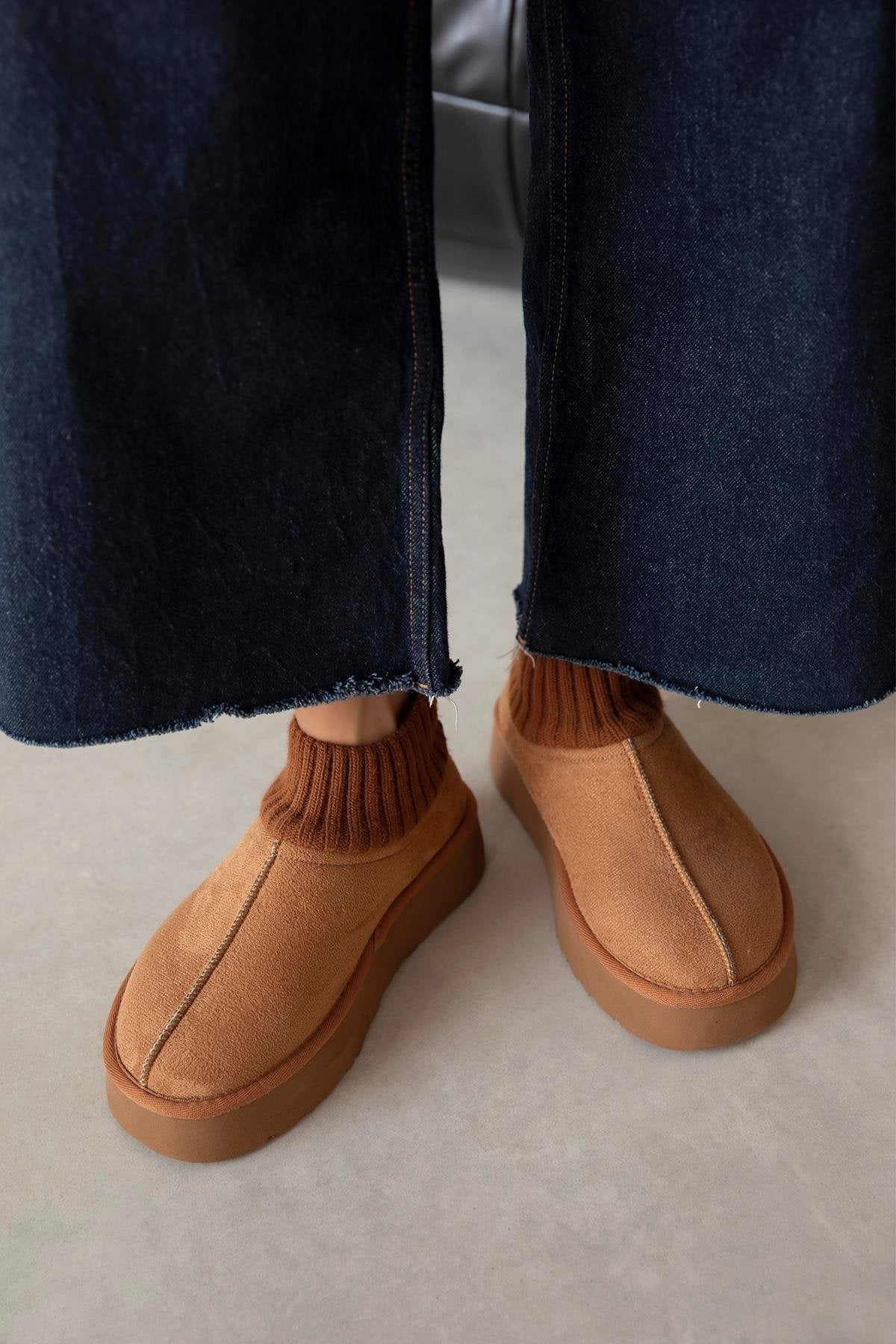 Yuki Women's Knit Detailed Home Slippers - Tan