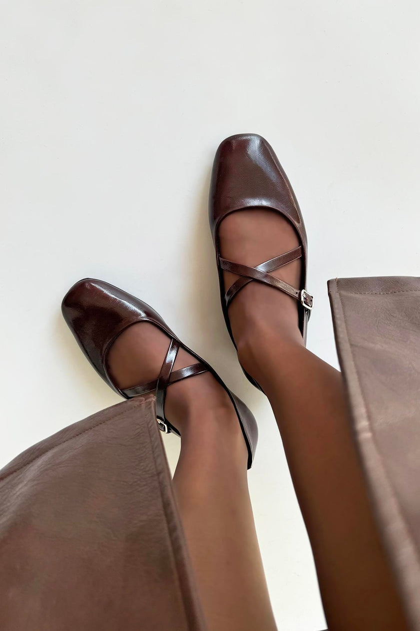 Blake Women's Cross Belt Detail Crinkle Leather Ballerina - Burgundy