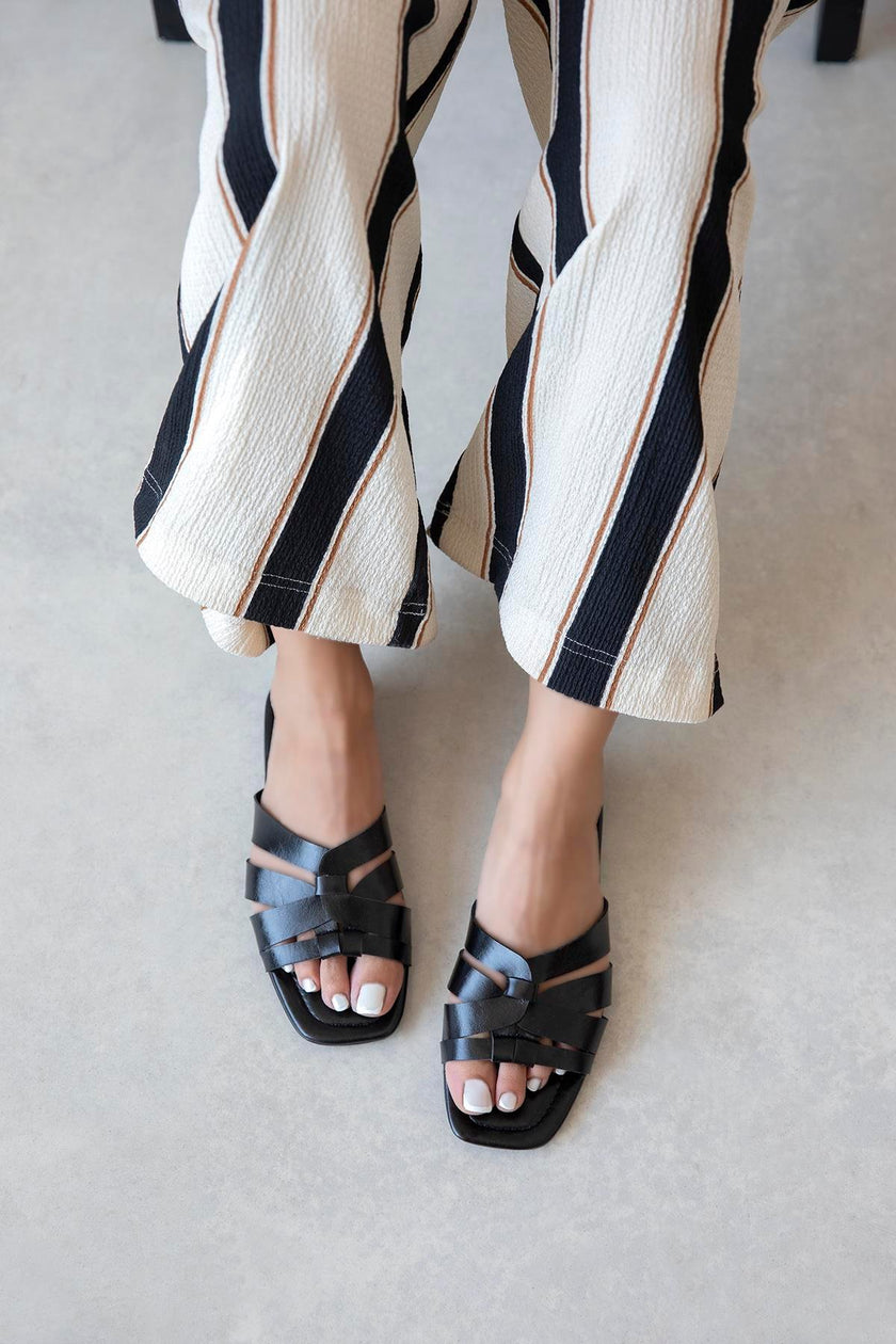 Luz Black Casual Leather Slippers