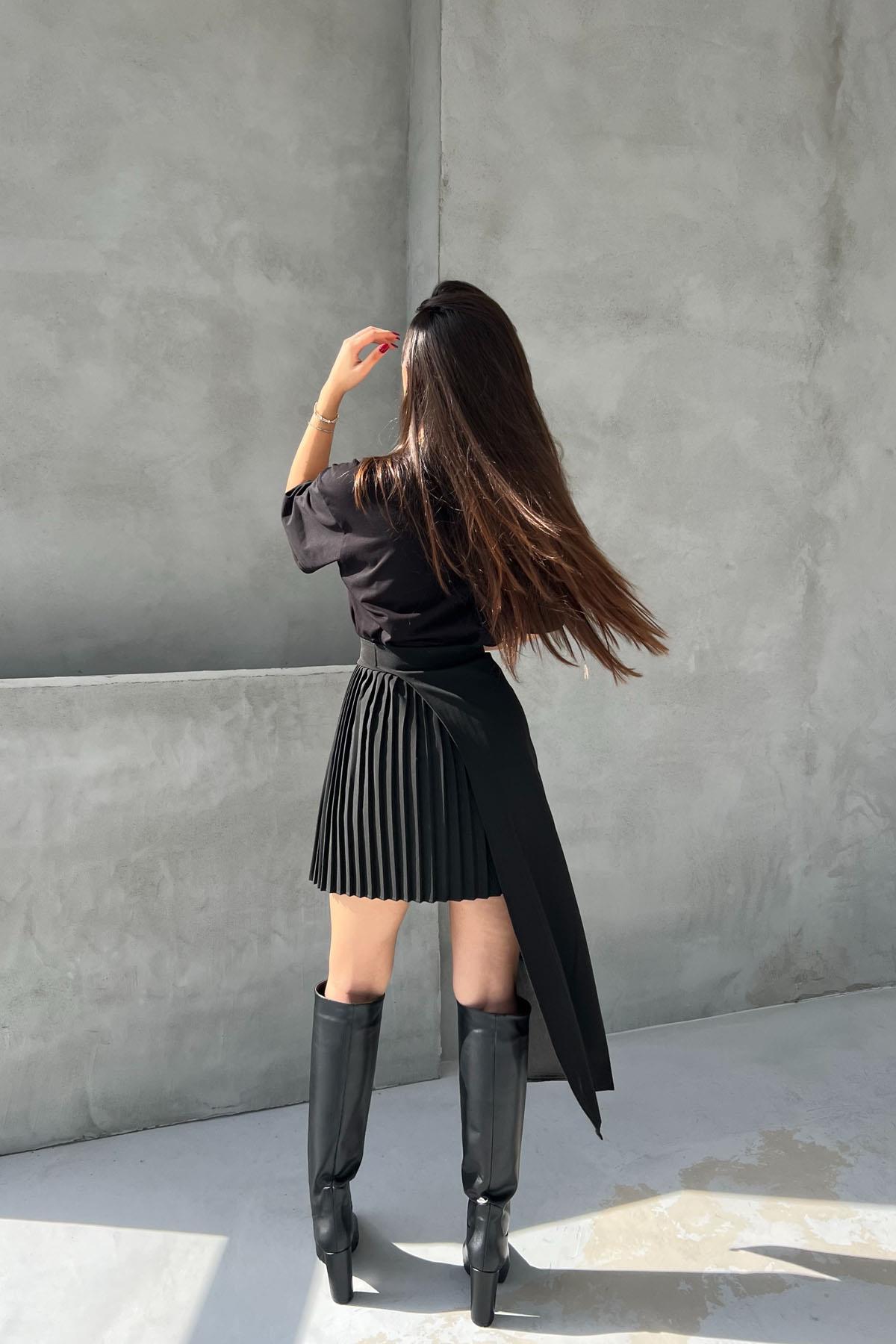 Black Pleated Asymmetric Cut Design Skirt