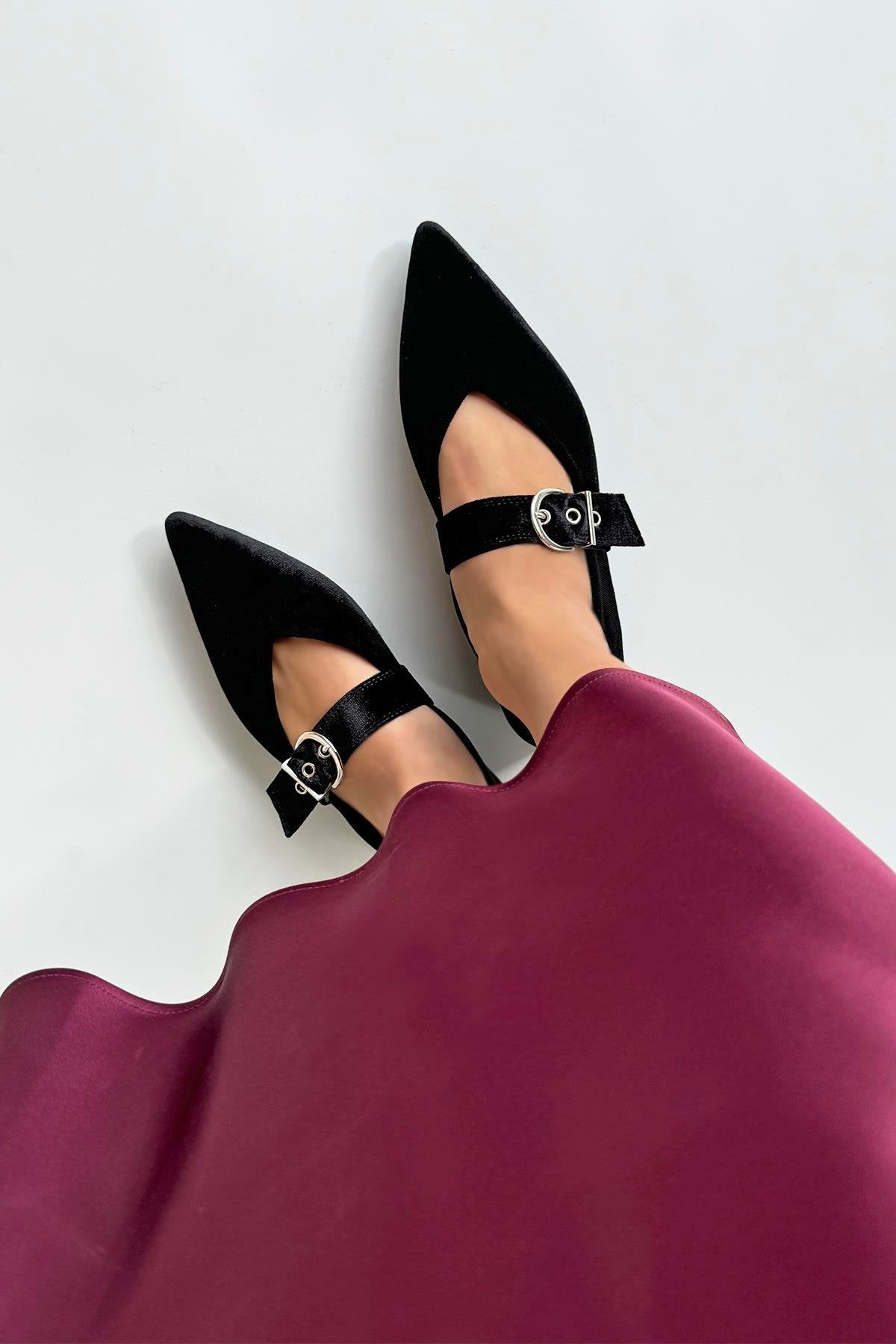 Bruno Women's Belt Detail Velvet Ballerina - Black